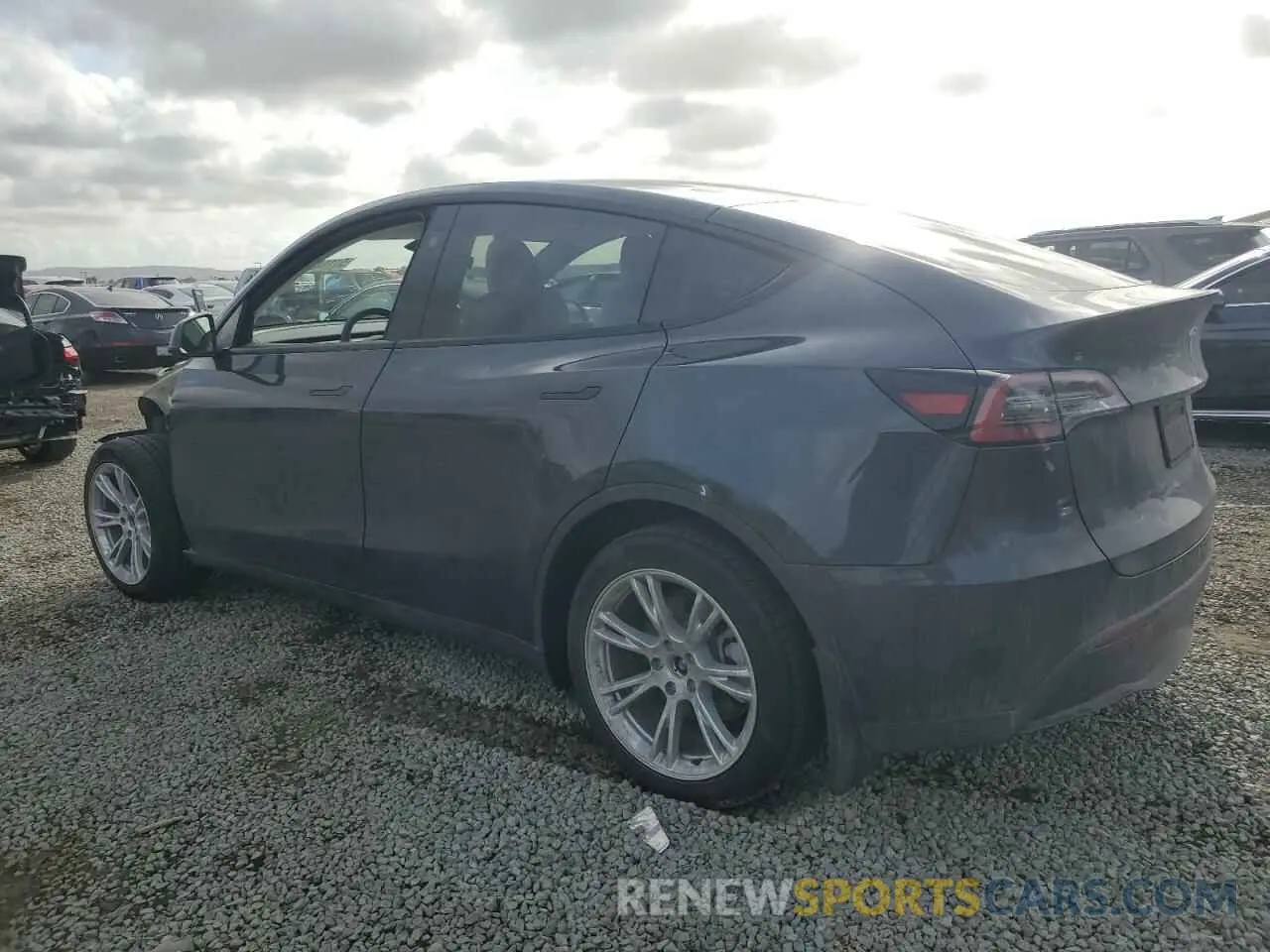 2 fotografías del automóvil dañado 7SAYGDED9RF092955 TESLA MODEL Y 2024