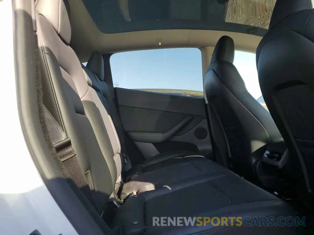 10 fotografías del automóvil dañado 7SAYGDED9RF094494 TESLA MODEL Y 2024