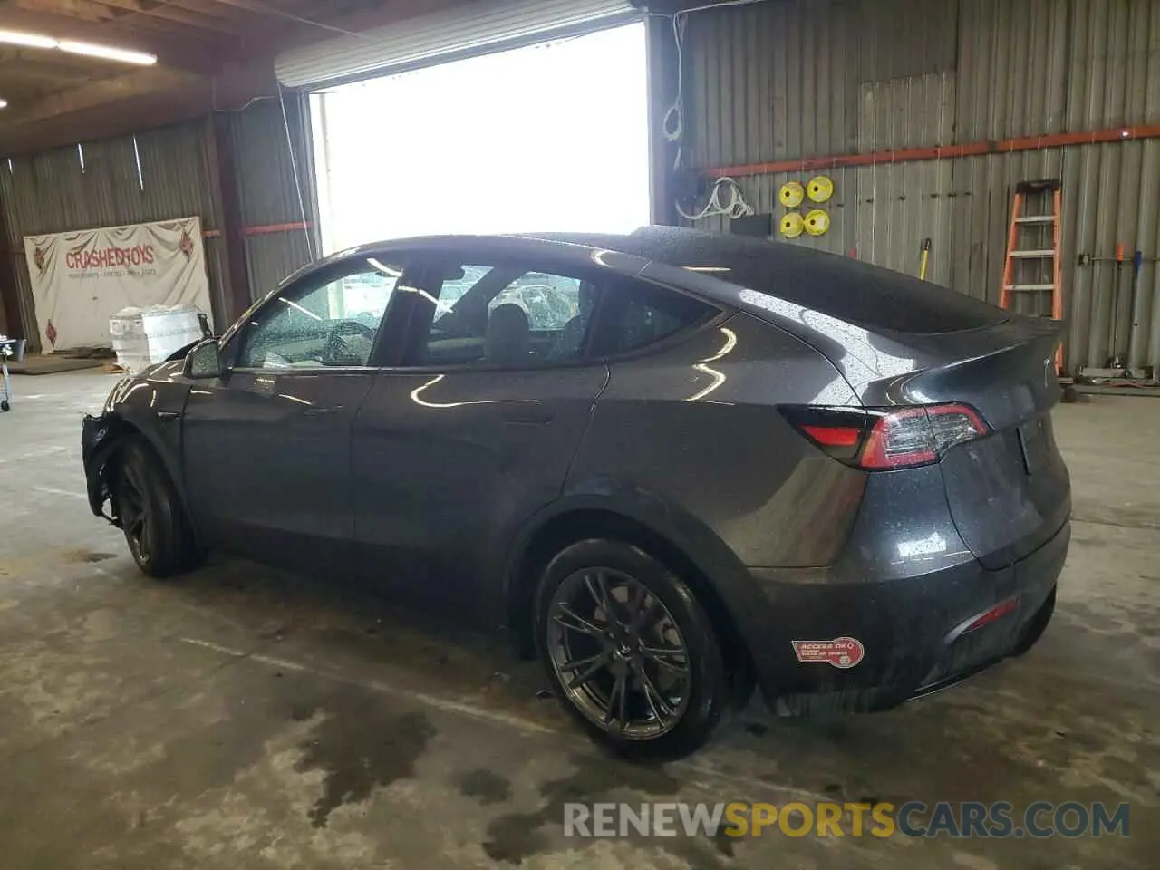 2 fotografías del automóvil dañado 7SAYGDED9RF129535 TESLA MODEL Y 2024