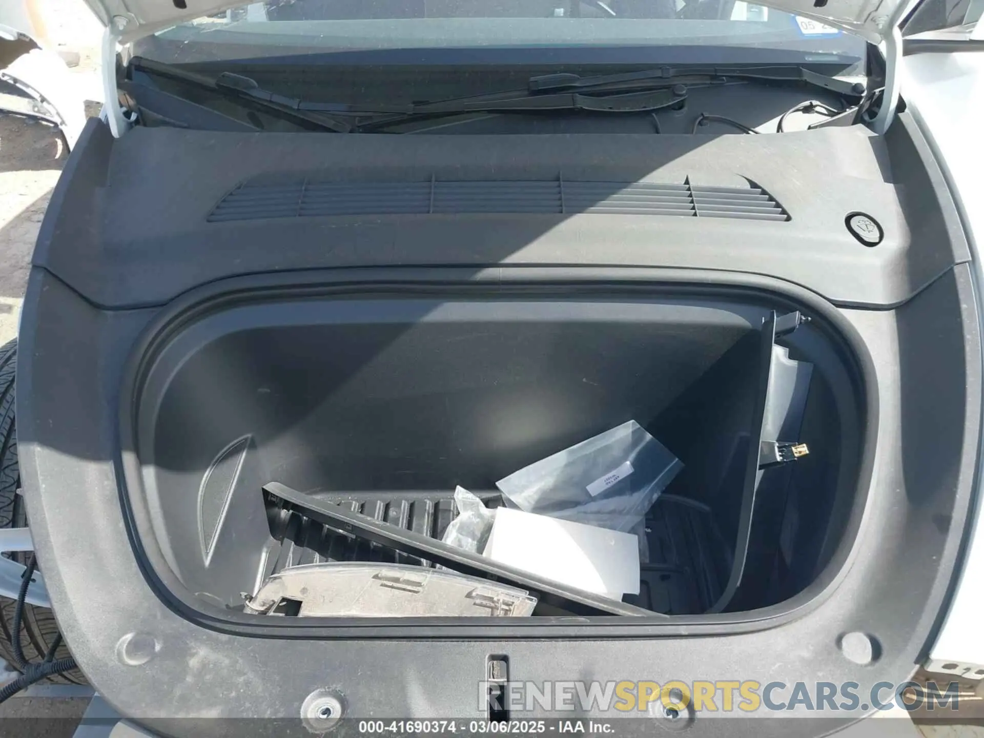 10 fotografías del automóvil dañado 7SAYGDEDXRA300743 TESLA MODEL Y 2024