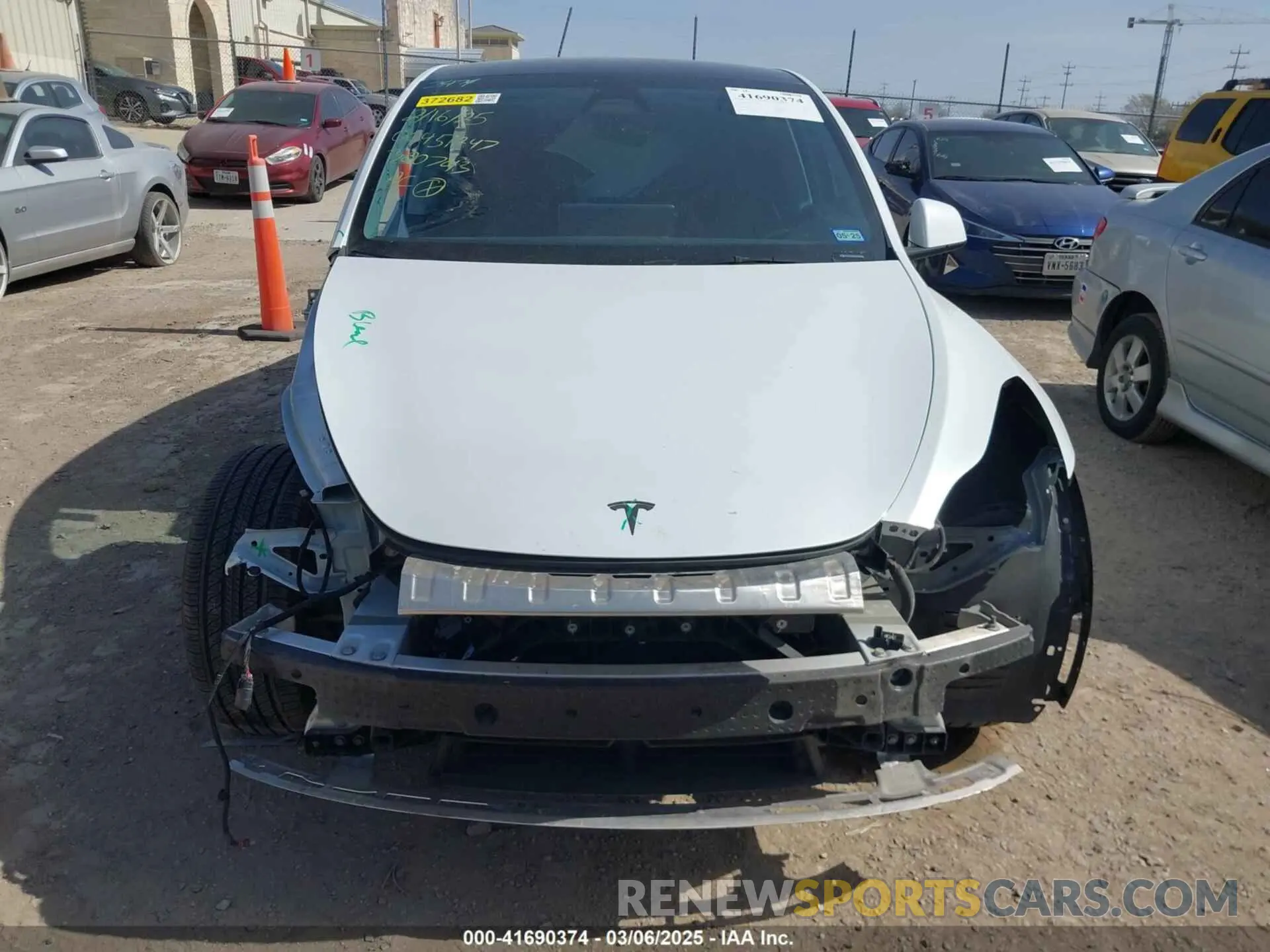 13 fotografías del automóvil dañado 7SAYGDEDXRA300743 TESLA MODEL Y 2024