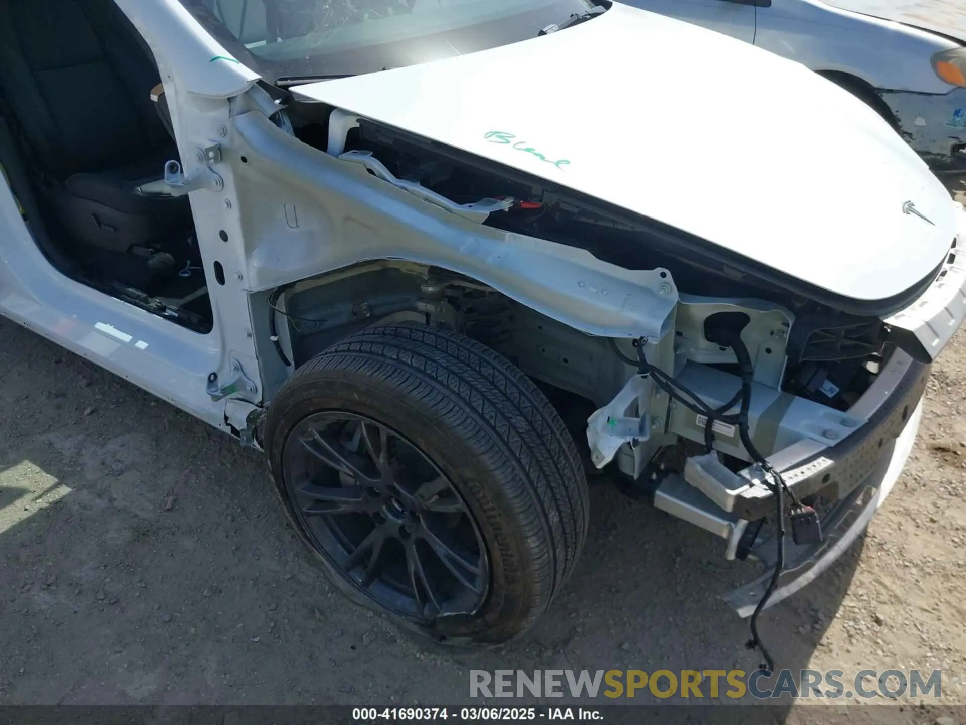 6 fotografías del automóvil dañado 7SAYGDEDXRA300743 TESLA MODEL Y 2024
