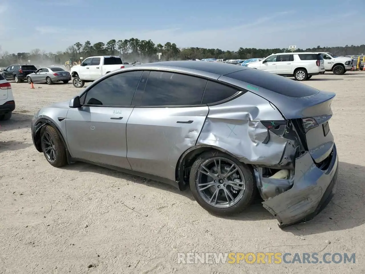 2 fotografías del automóvil dañado 7SAYGDEDXRA327652 TESLA MODEL Y 2024