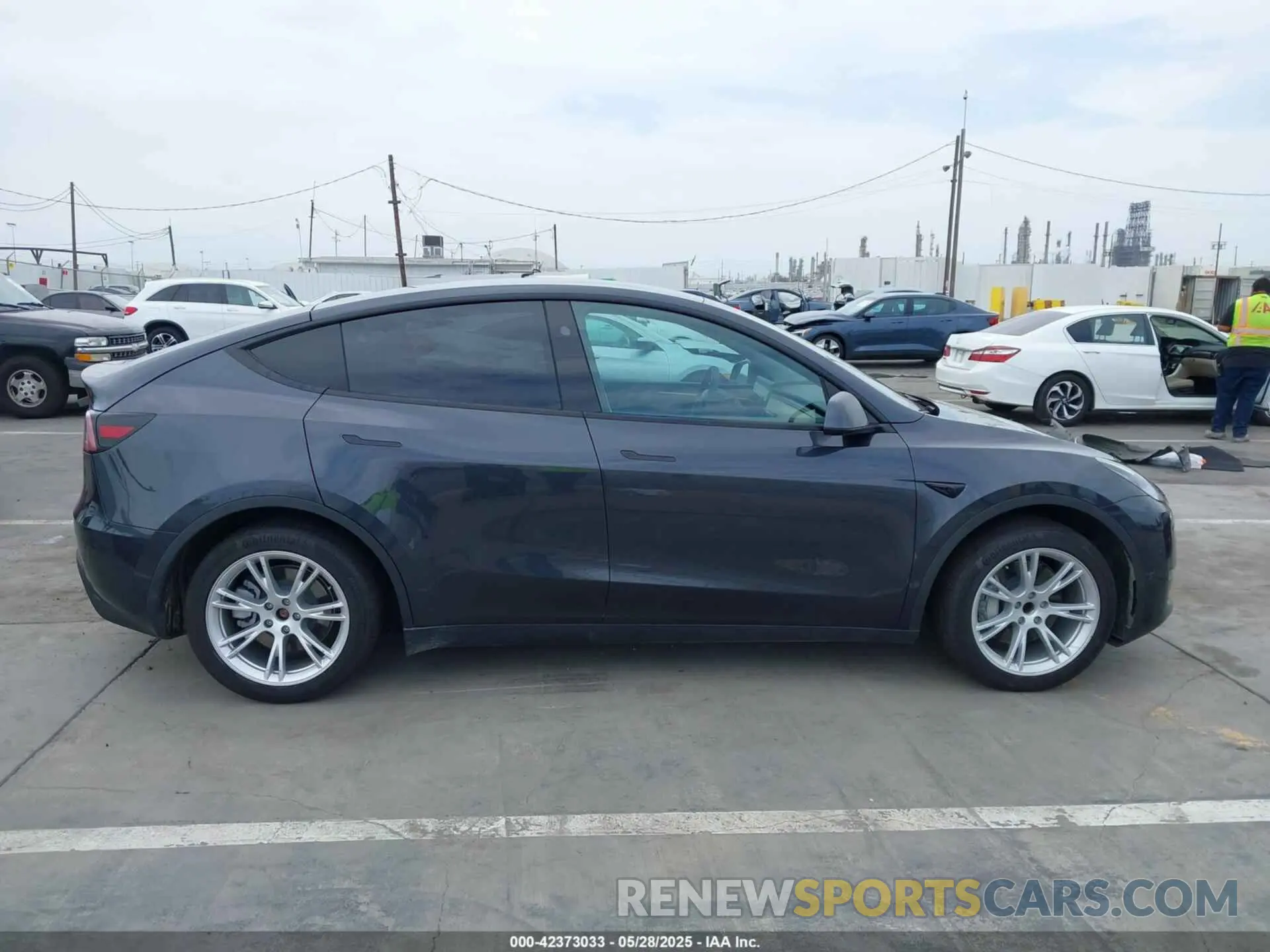 14 fotografías del automóvil dañado 7SAYGDEDXRF032666 TESLA MODEL Y 2024