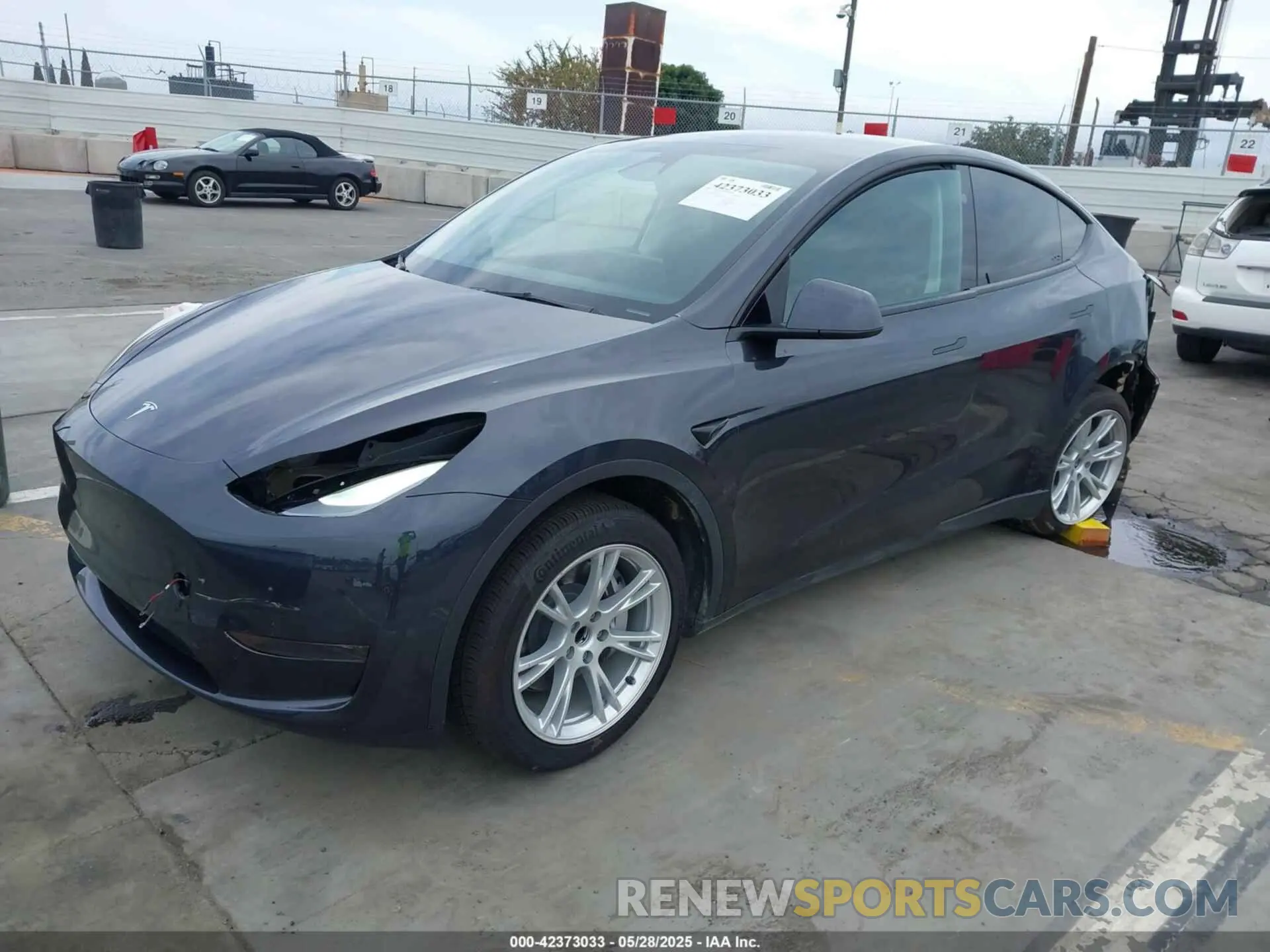 2 fotografías del automóvil dañado 7SAYGDEDXRF032666 TESLA MODEL Y 2024