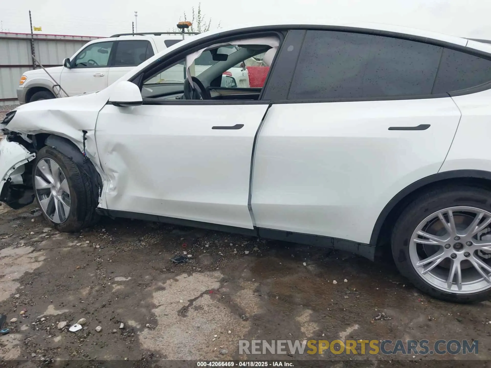 15 fotografías del automóvil dañado 7SAYGDEDXRF035969 TESLA MODEL Y 2024
