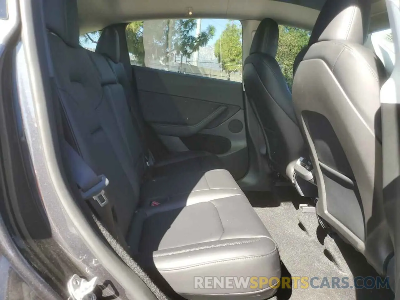 10 fotografías del automóvil dañado 7SAYGDEDXRF112890 TESLA MODEL Y 2024