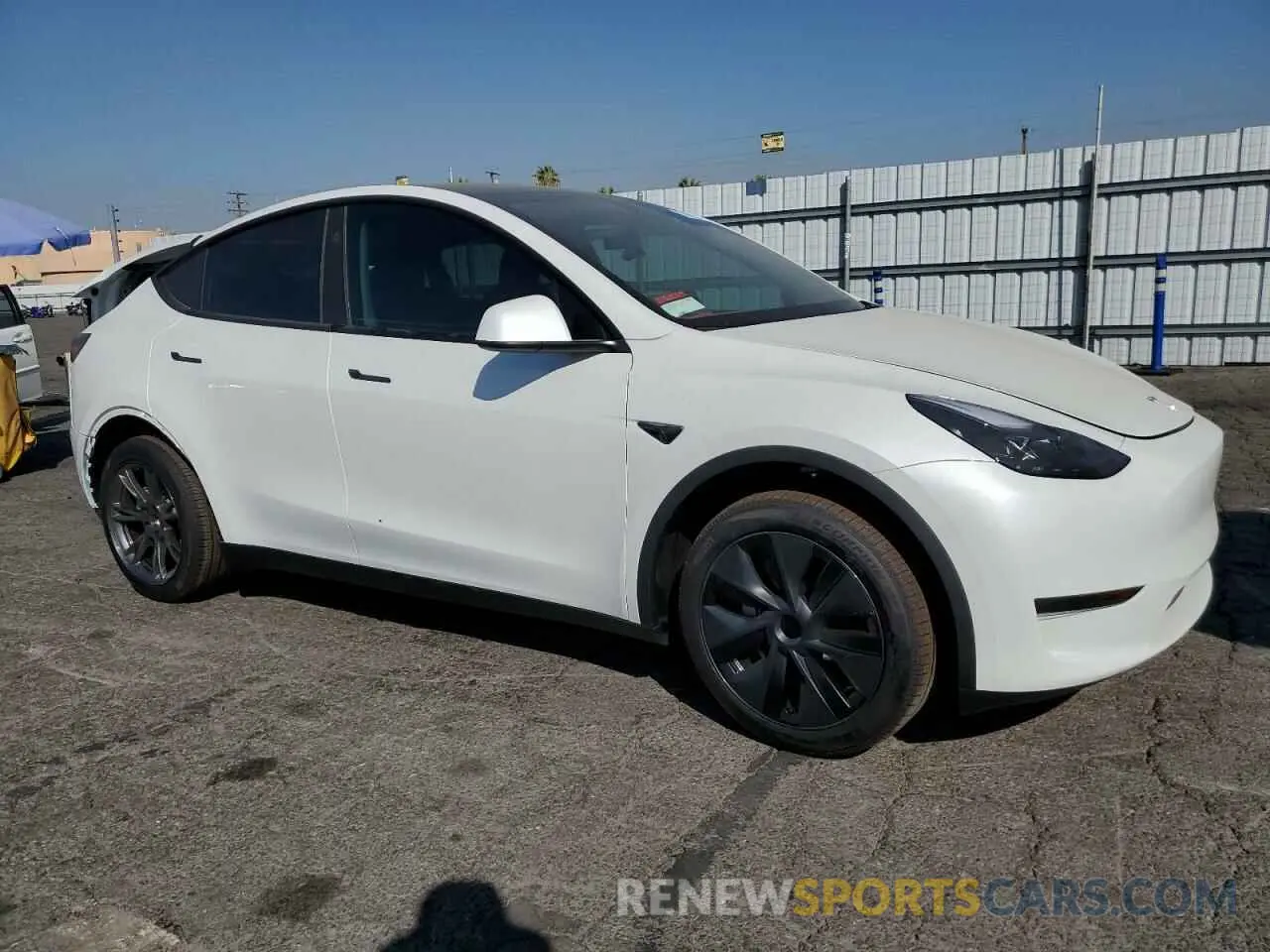 4 fotografías del automóvil dañado 7SAYGDEDXRF150412 TESLA MODEL Y 2024