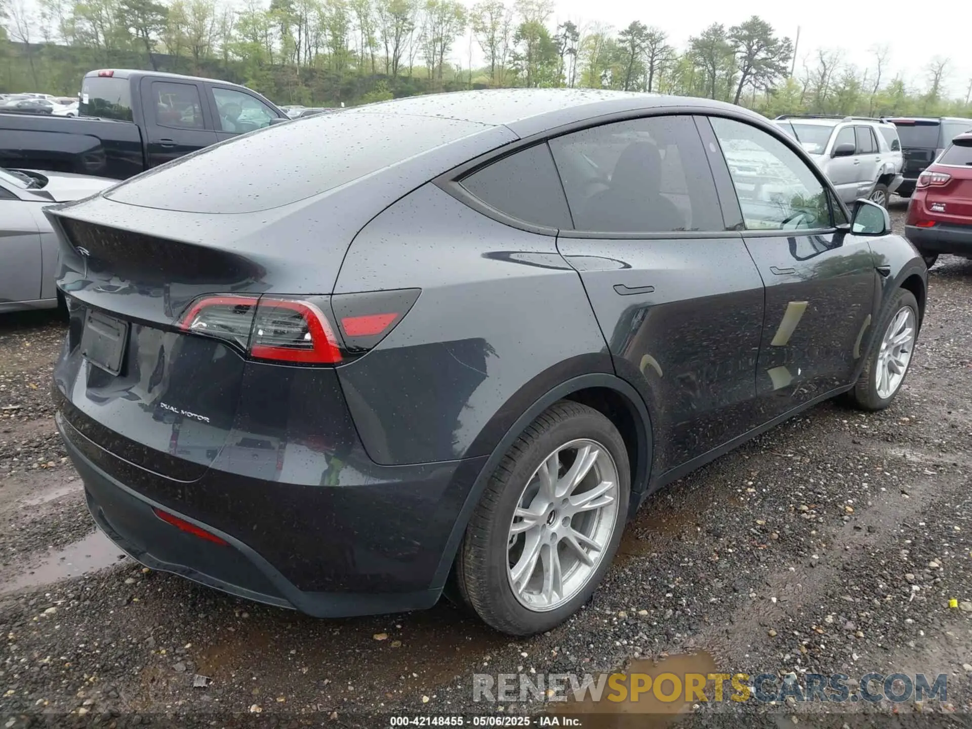 4 fotografías del automóvil dañado 7SAYGDEE0RA229691 TESLA MODEL Y 2024