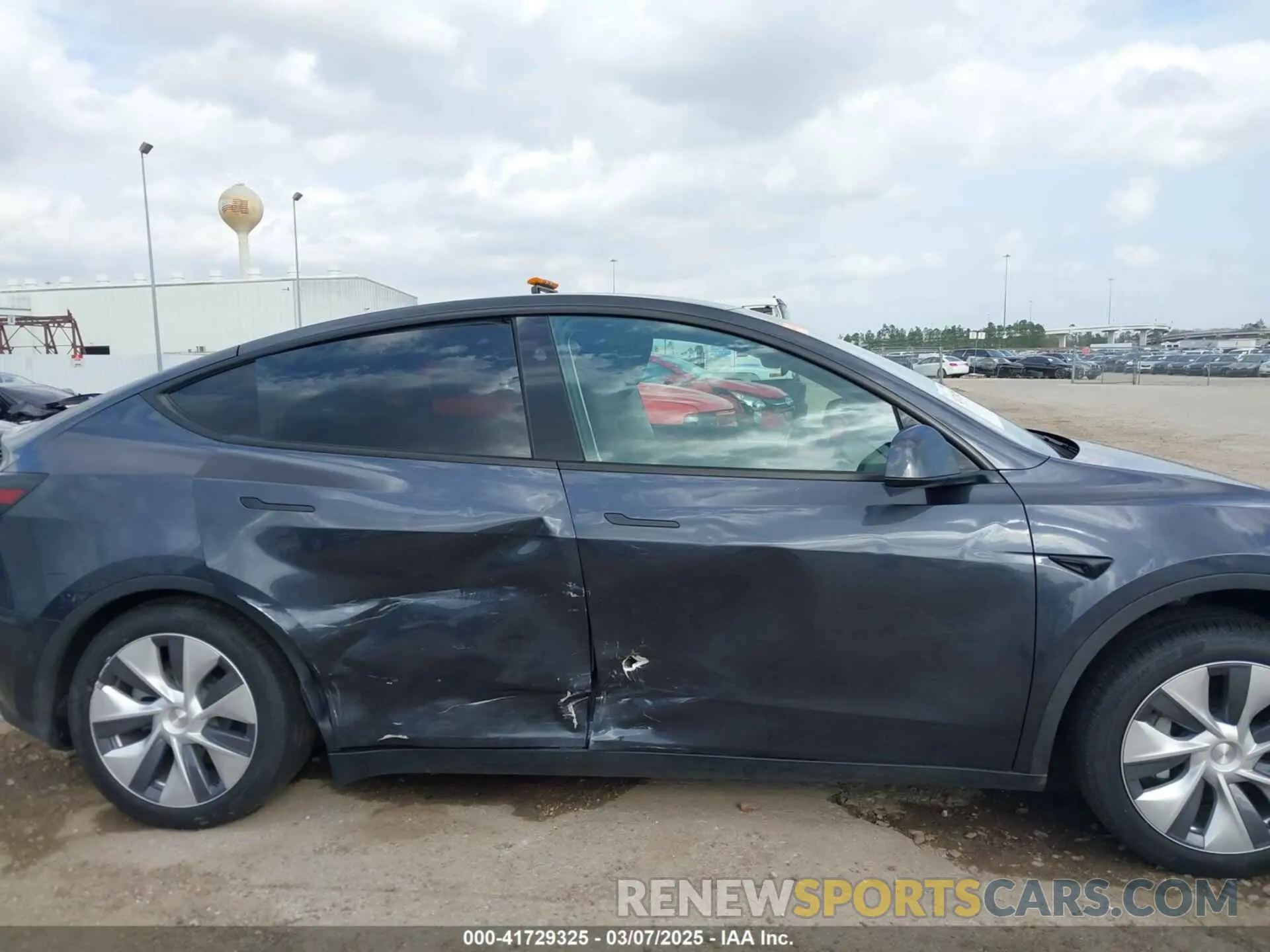 13 fotografías del automóvil dañado 7SAYGDEE0RA261489 TESLA MODEL Y 2024
