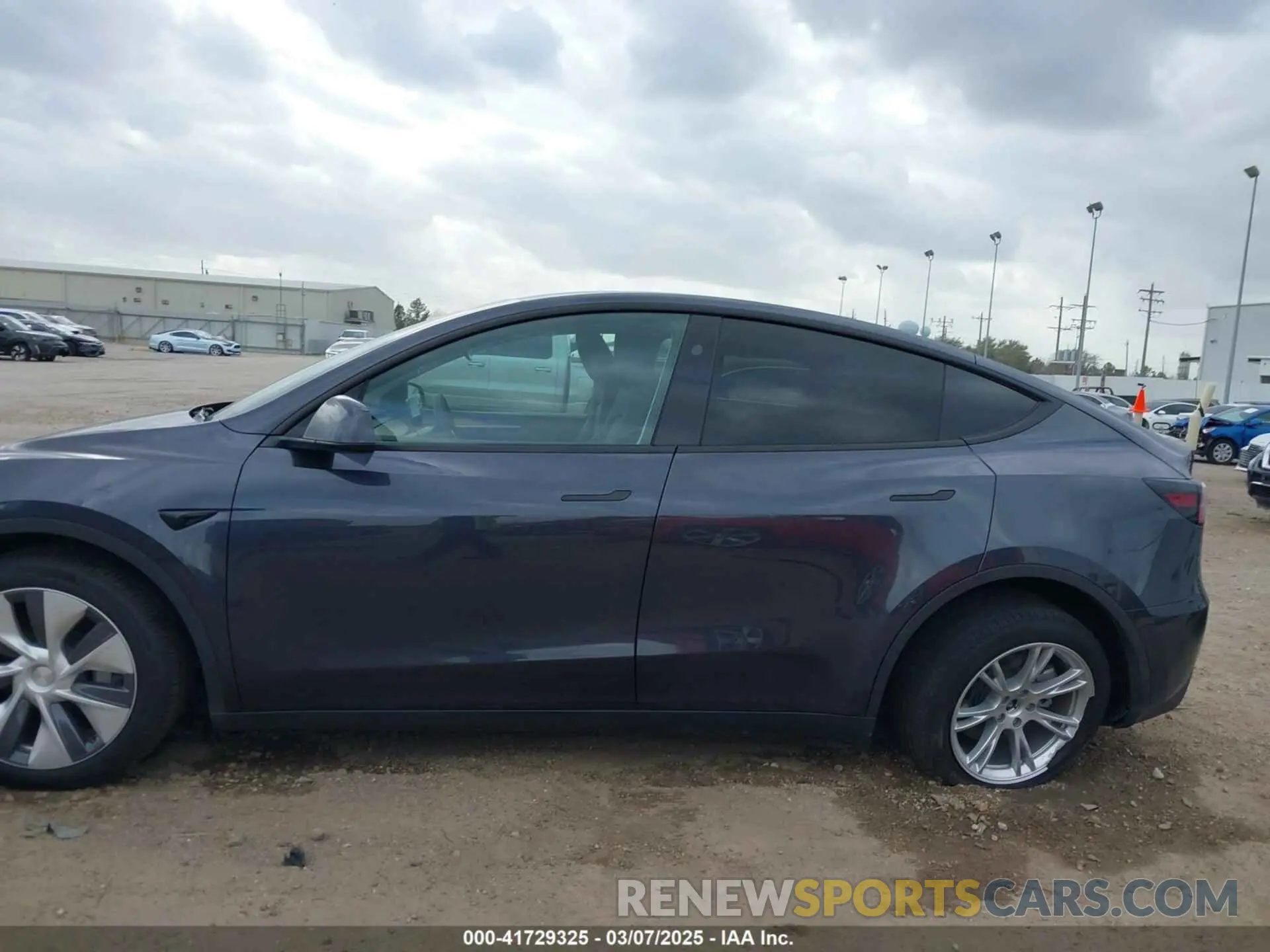 14 fotografías del automóvil dañado 7SAYGDEE0RA261489 TESLA MODEL Y 2024