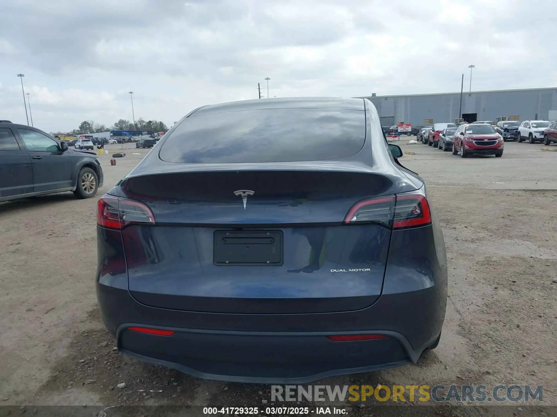 16 fotografías del automóvil dañado 7SAYGDEE0RA261489 TESLA MODEL Y 2024
