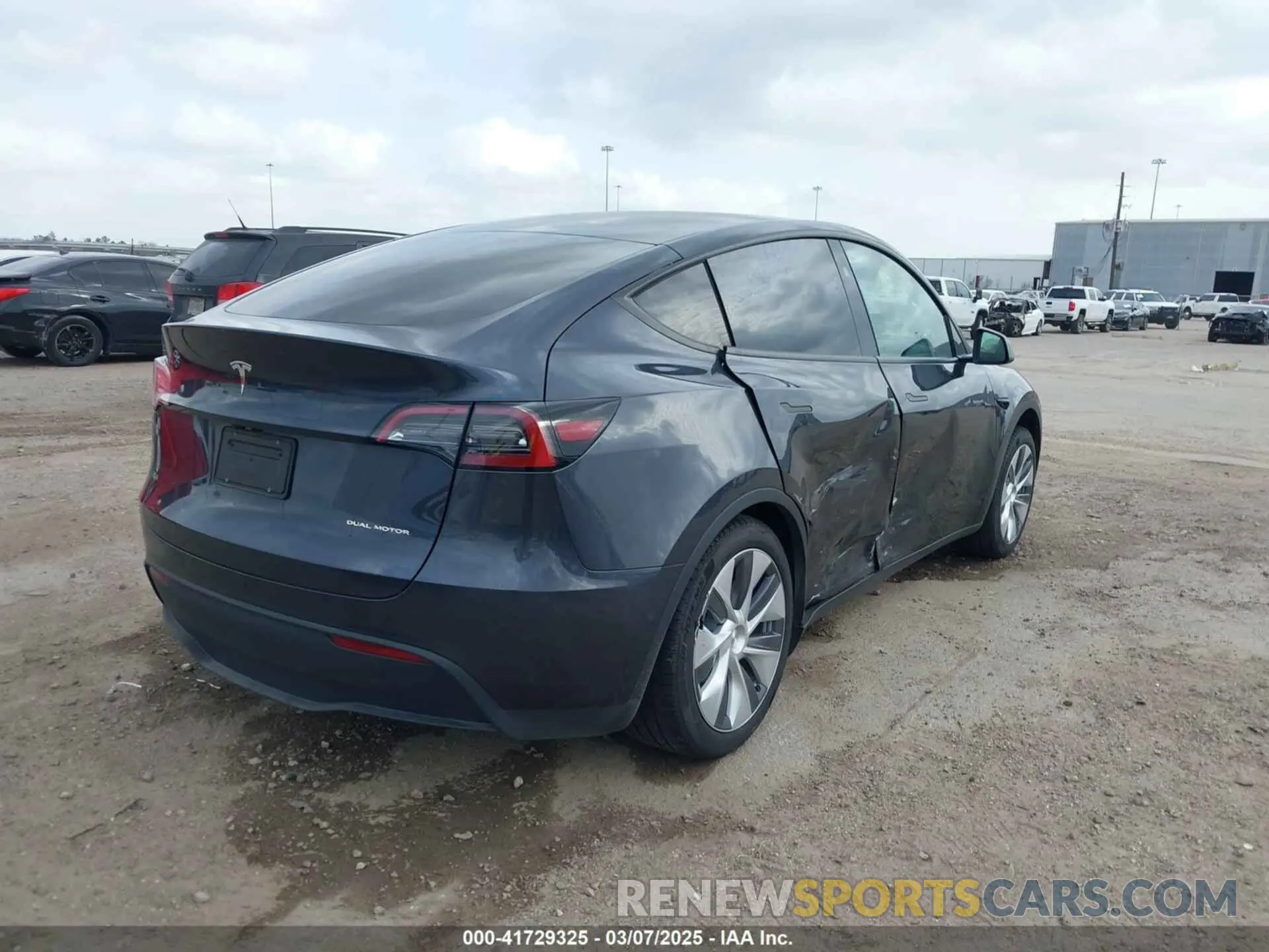 4 fotografías del automóvil dañado 7SAYGDEE0RA261489 TESLA MODEL Y 2024