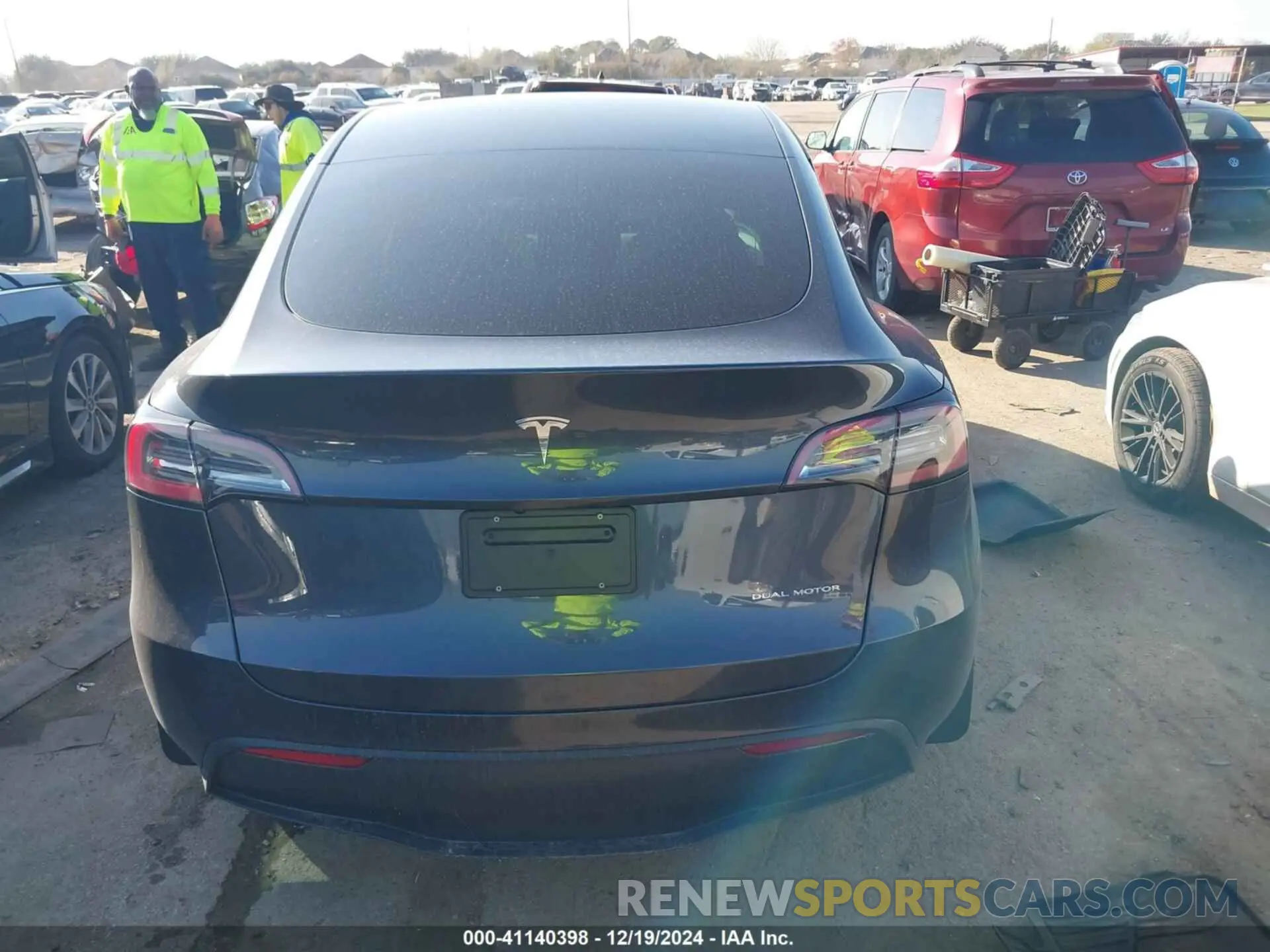 16 fotografías del automóvil dañado 7SAYGDEE0RA310092 TESLA MODEL Y 2024