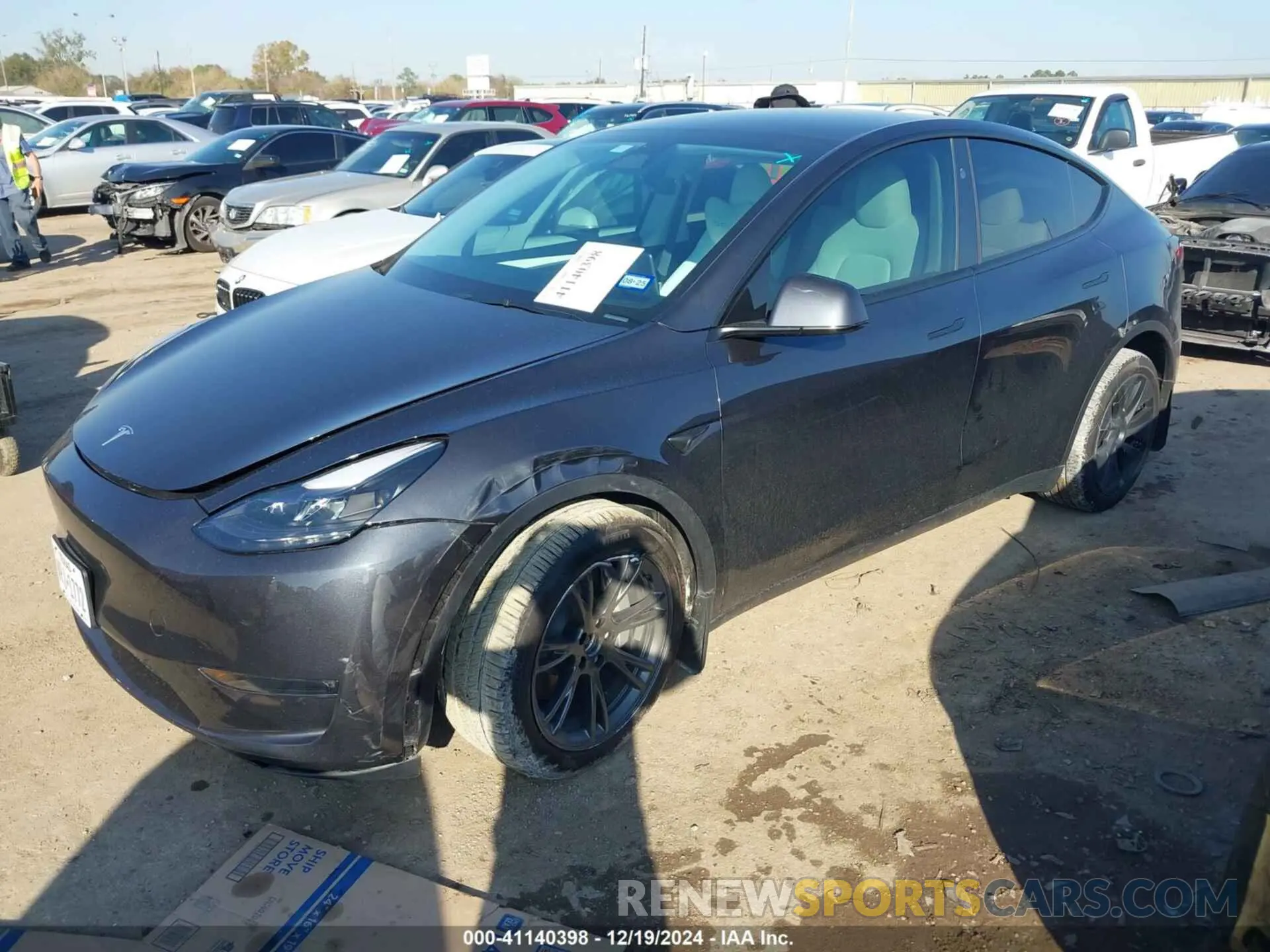 2 fotografías del automóvil dañado 7SAYGDEE0RA310092 TESLA MODEL Y 2024