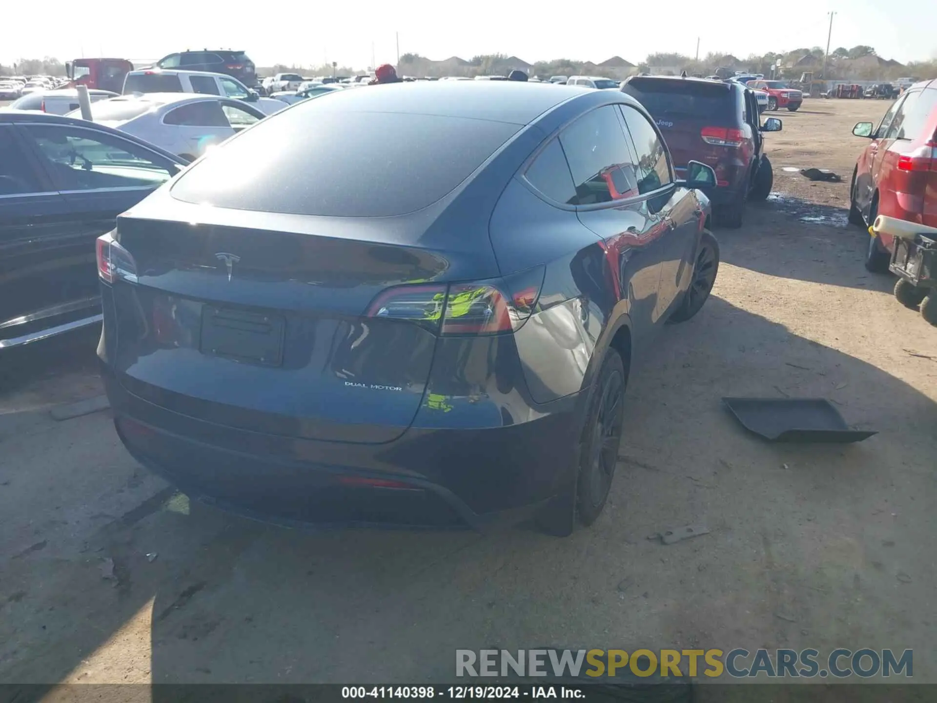 4 fotografías del automóvil dañado 7SAYGDEE0RA310092 TESLA MODEL Y 2024