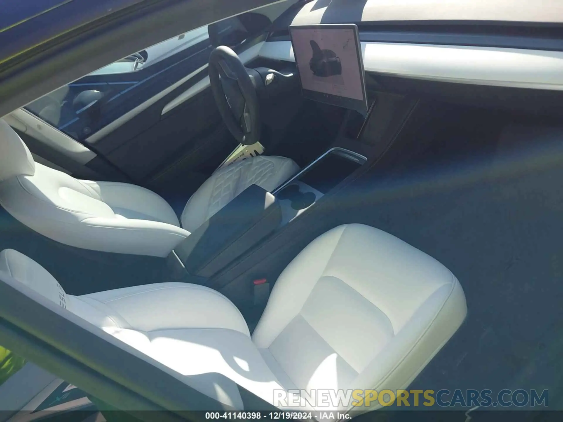 5 fotografías del automóvil dañado 7SAYGDEE0RA310092 TESLA MODEL Y 2024