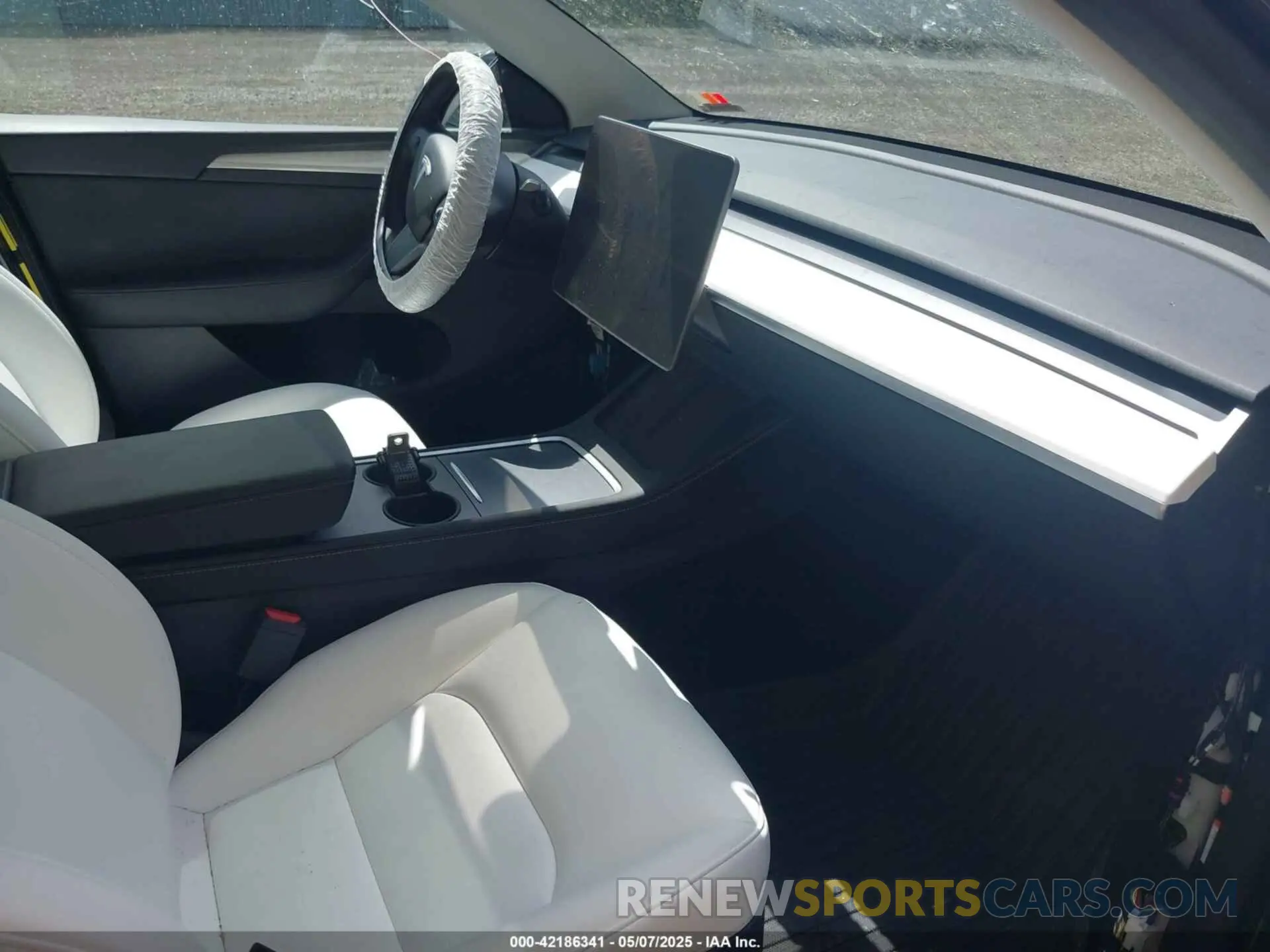5 fotografías del automóvil dañado 7SAYGDEE0RF200291 TESLA MODEL Y 2024