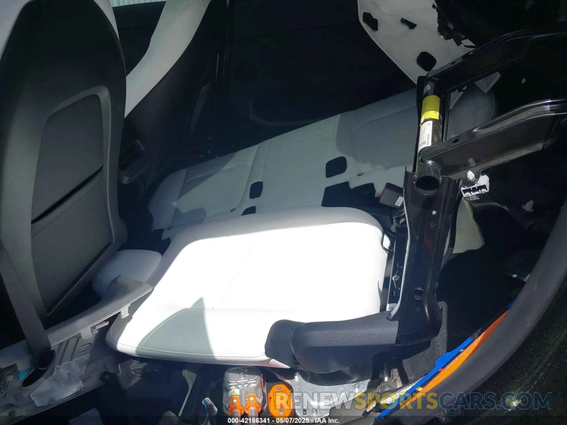 8 fotografías del automóvil dañado 7SAYGDEE0RF200291 TESLA MODEL Y 2024