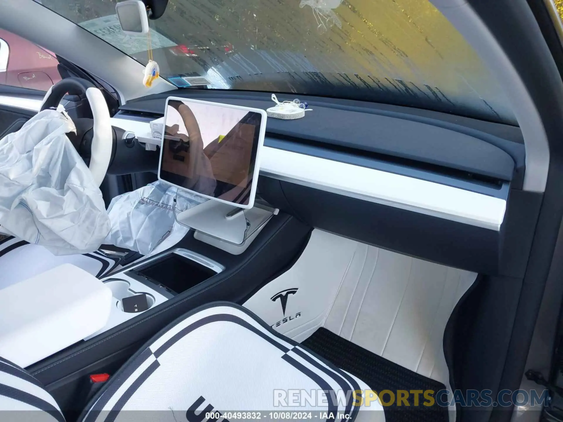 5 fotografías del automóvil dañado 7SAYGDEE1RA307833 TESLA MODEL Y 2024