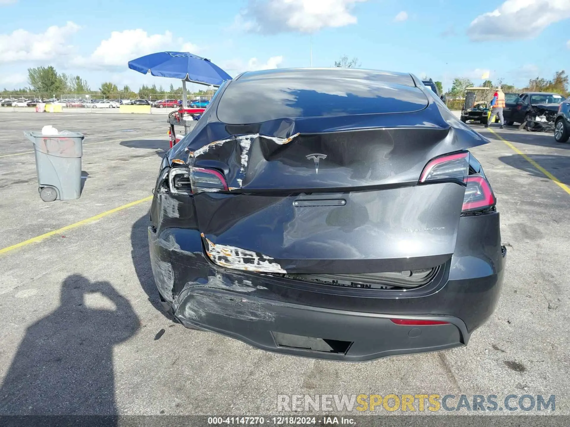 16 fotografías del automóvil dañado 7SAYGDEE1RF035089 TESLA MODEL Y 2024