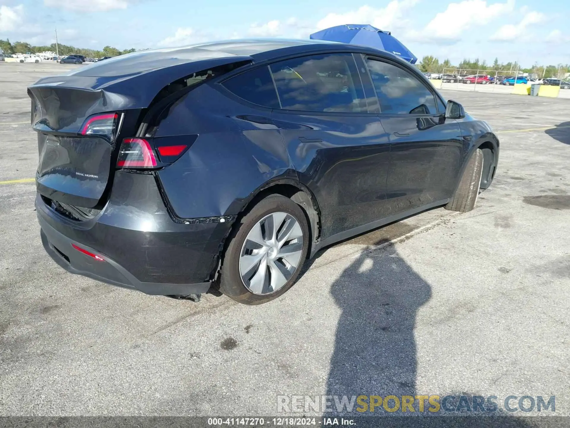4 fotografías del automóvil dañado 7SAYGDEE1RF035089 TESLA MODEL Y 2024