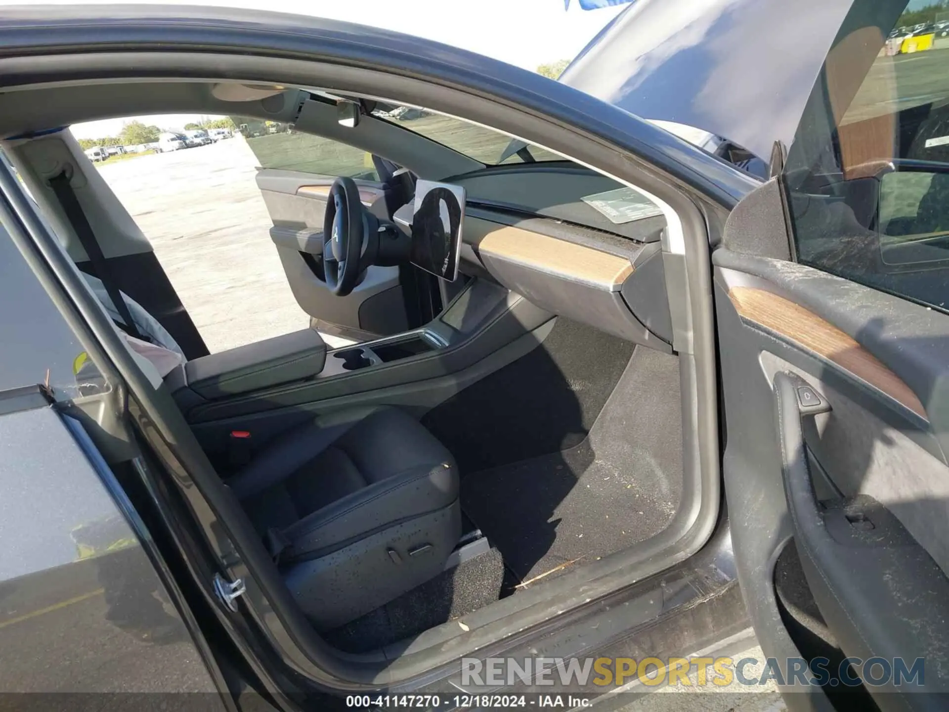 5 fotografías del automóvil dañado 7SAYGDEE1RF035089 TESLA MODEL Y 2024