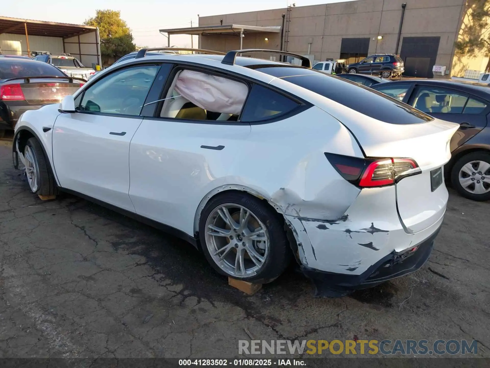 3 fotografías del automóvil dañado 7SAYGDEE1RF051860 TESLA MODEL Y 2024