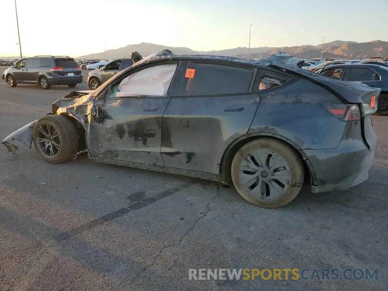 2 fotografías del automóvil dañado 7SAYGDEE1RF132762 TESLA MODEL Y 2024