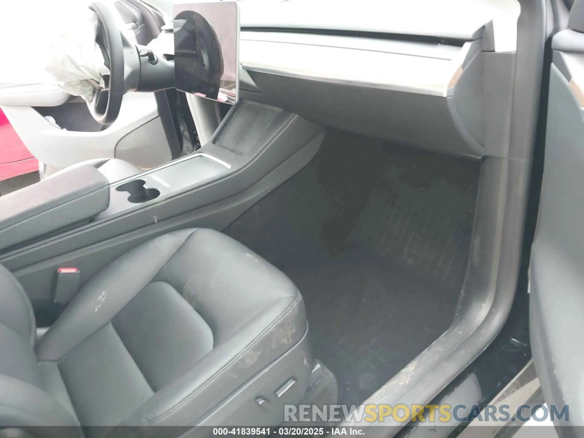 5 fotografías del automóvil dañado 7SAYGDEE2RA227425 TESLA MODEL Y 2024