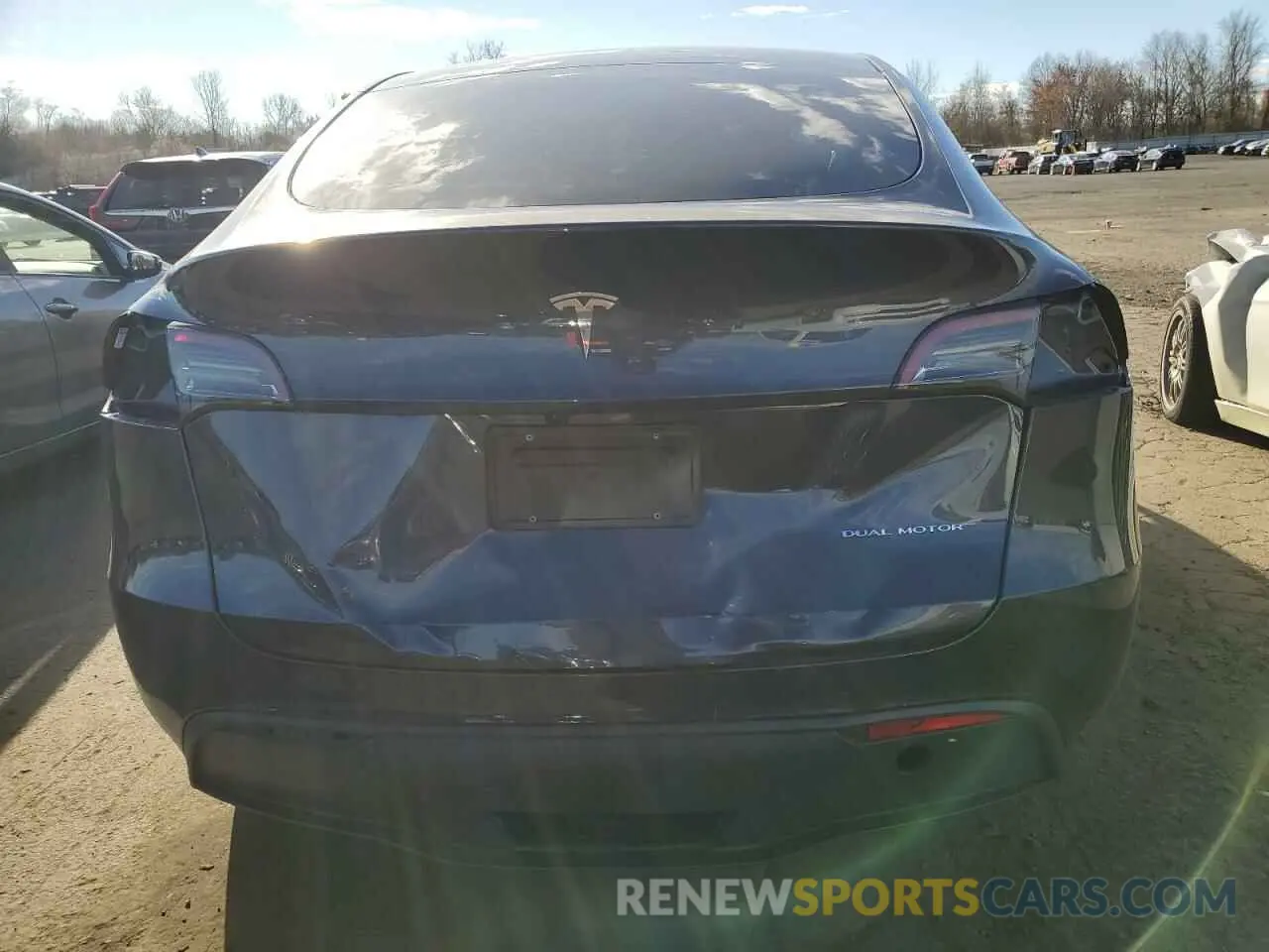 6 fotografías del automóvil dañado 7SAYGDEE2RA232477 TESLA MODEL Y 2024