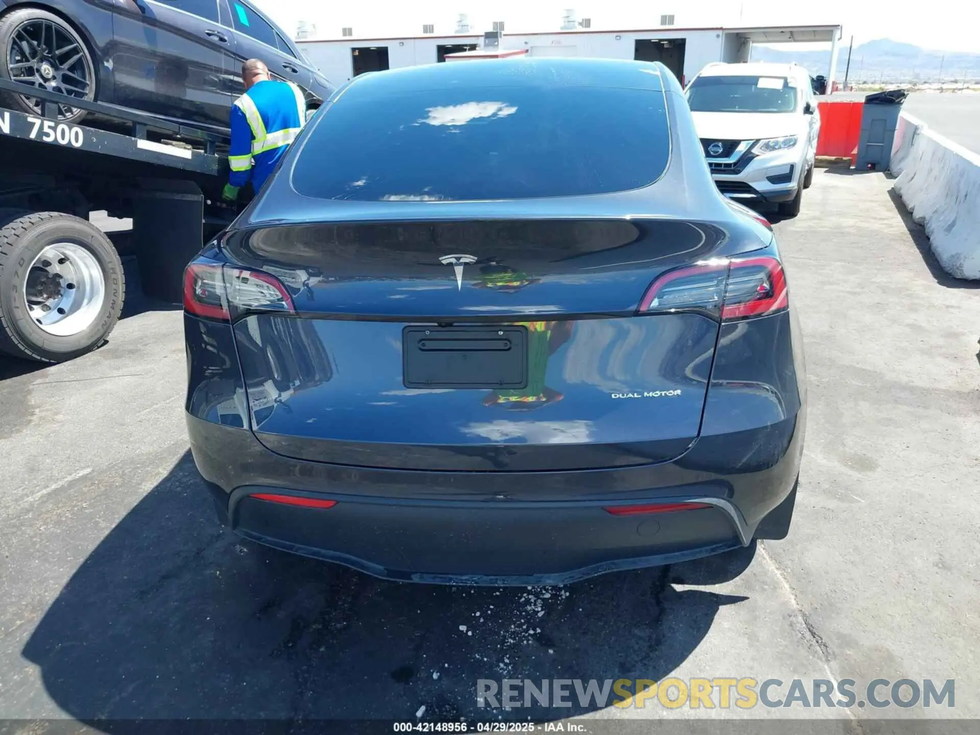 15 fotografías del automóvil dañado 7SAYGDEE2RA233855 TESLA MODEL Y 2024