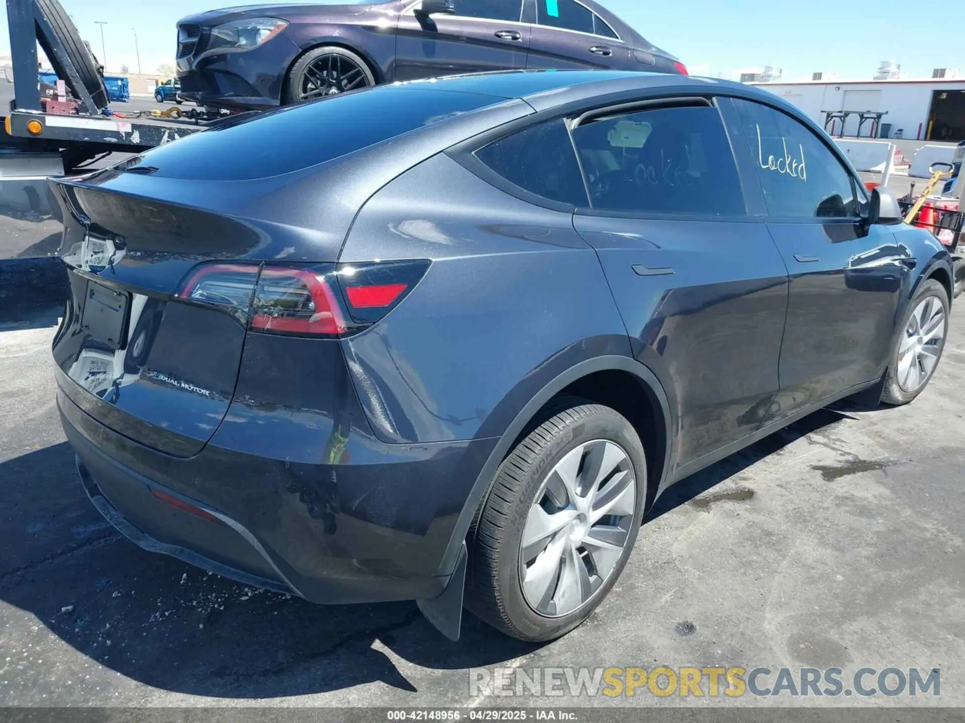 4 fotografías del automóvil dañado 7SAYGDEE2RA233855 TESLA MODEL Y 2024