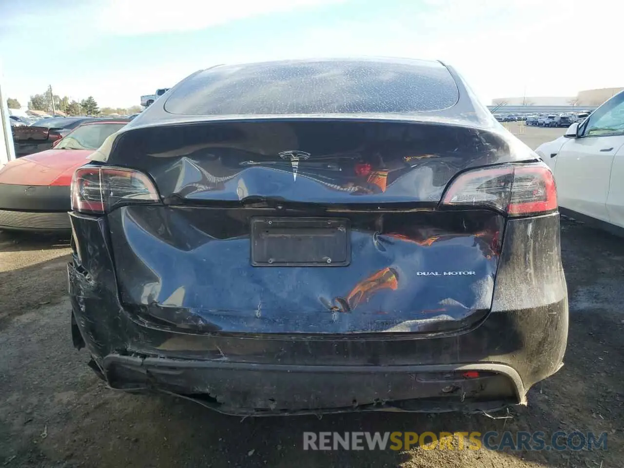 6 fotografías del automóvil dañado 7SAYGDEE2RA252101 TESLA MODEL Y 2024