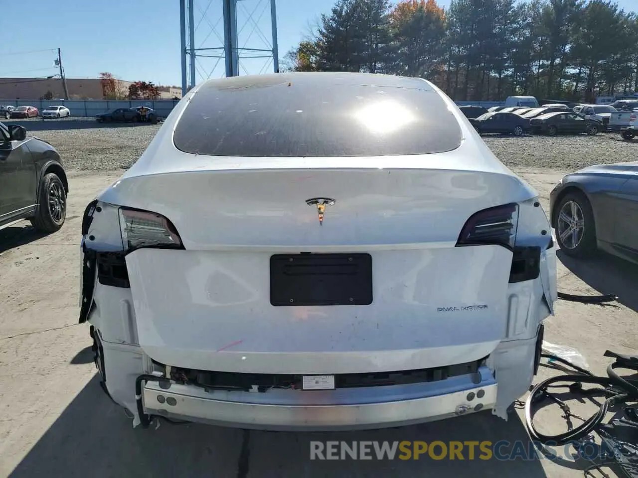 6 fotografías del automóvil dañado 7SAYGDEE2RA270940 TESLA MODEL Y 2024