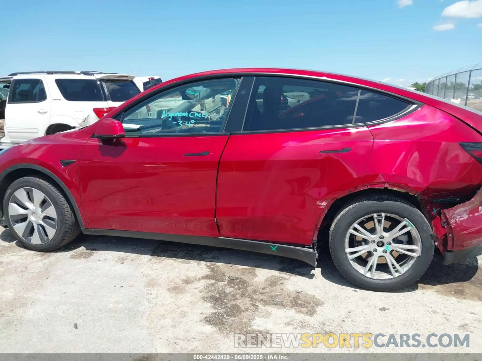 13 fotografías del automóvil dañado 7SAYGDEE2RA281209 TESLA MODEL Y 2024