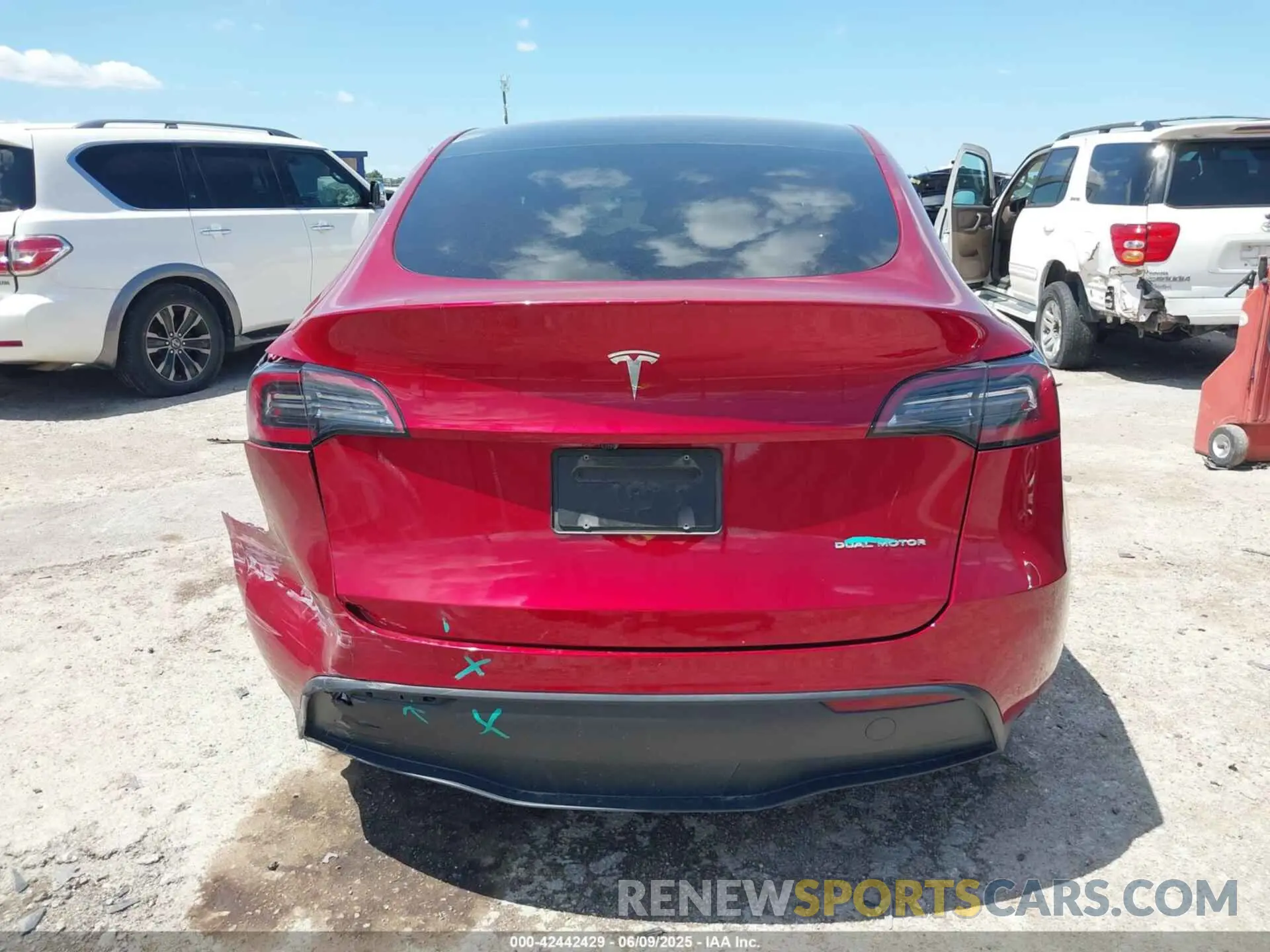 15 fotografías del automóvil dañado 7SAYGDEE2RA281209 TESLA MODEL Y 2024