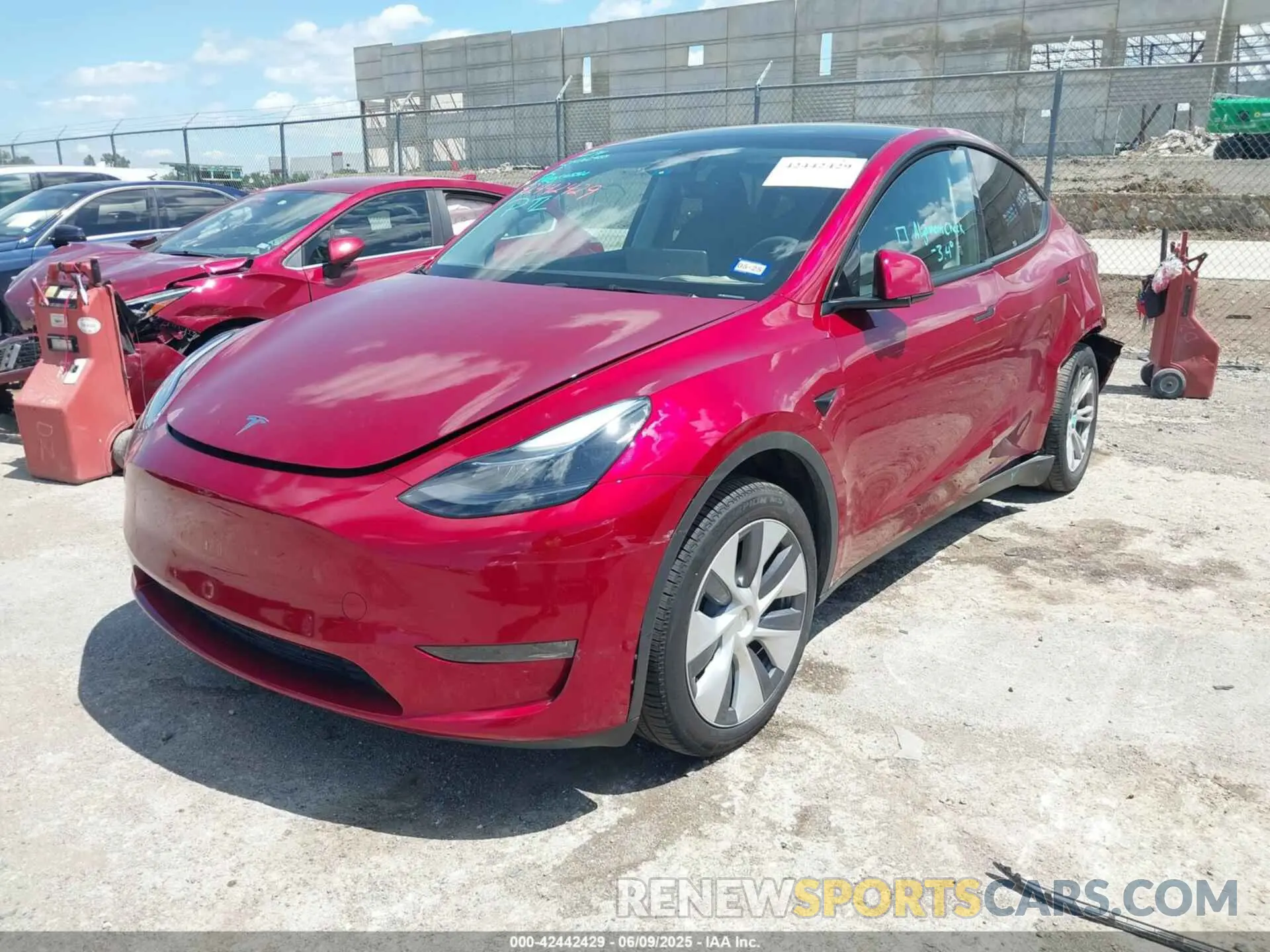 2 fotografías del automóvil dañado 7SAYGDEE2RA281209 TESLA MODEL Y 2024