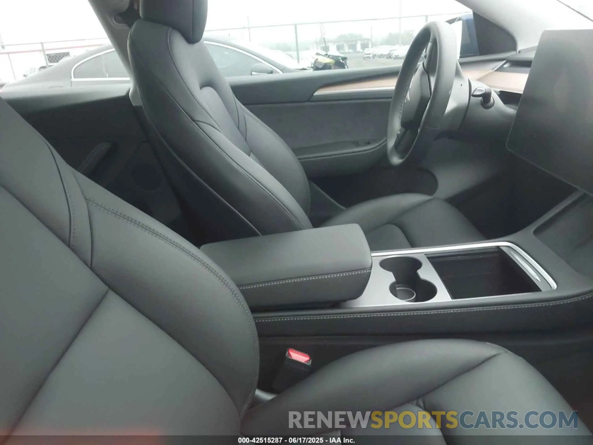 5 fotografías del automóvil dañado 7SAYGDEE2RA287463 TESLA MODEL Y 2024