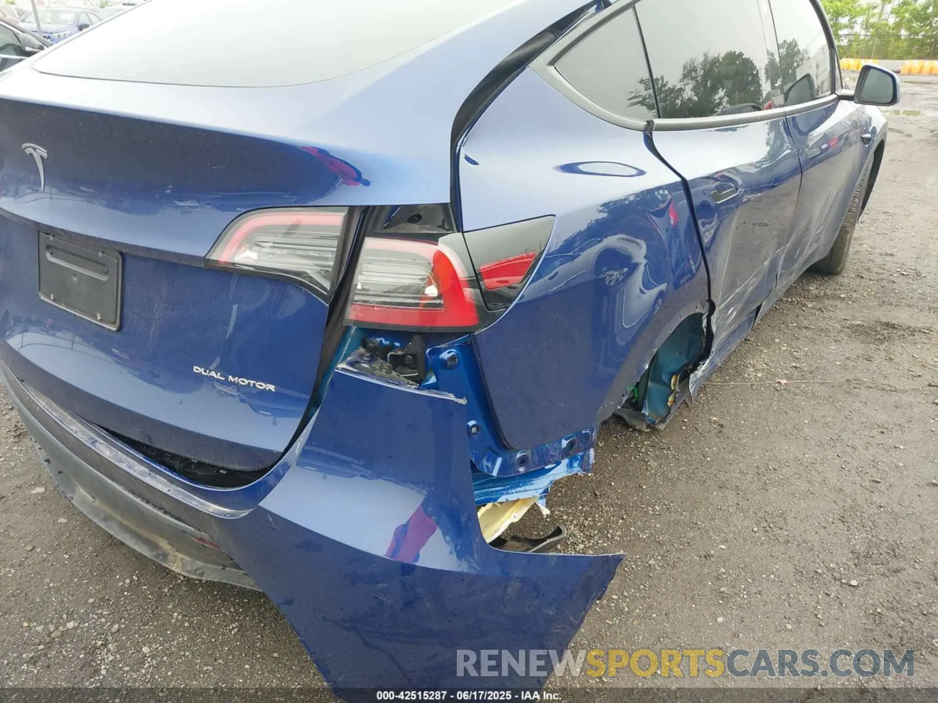 6 fotografías del automóvil dañado 7SAYGDEE2RA287463 TESLA MODEL Y 2024