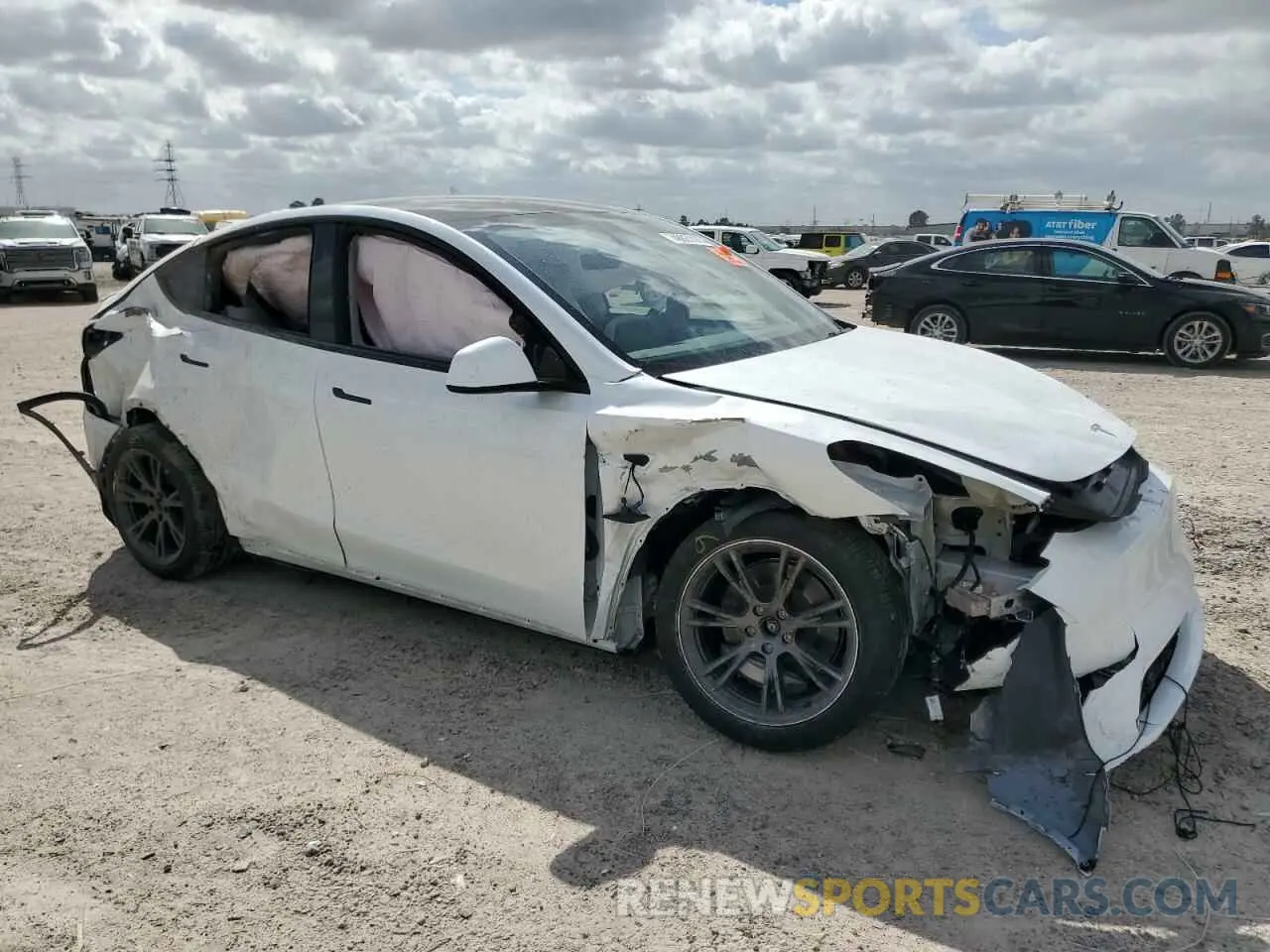 4 fotografías del automóvil dañado 7SAYGDEE2RA335818 TESLA MODEL Y 2024