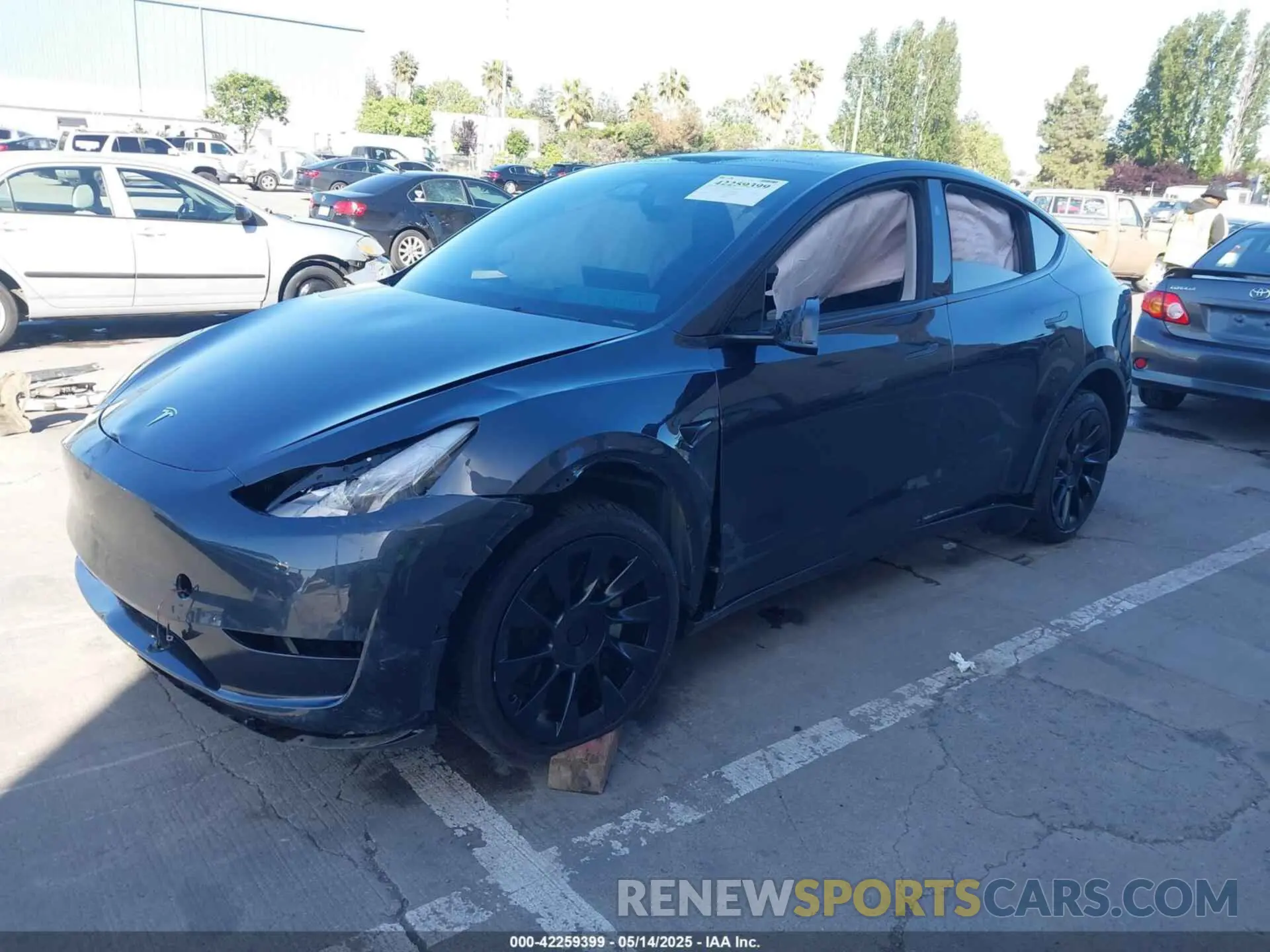 2 fotografías del automóvil dañado 7SAYGDEE2RF005762 TESLA MODEL Y 2024