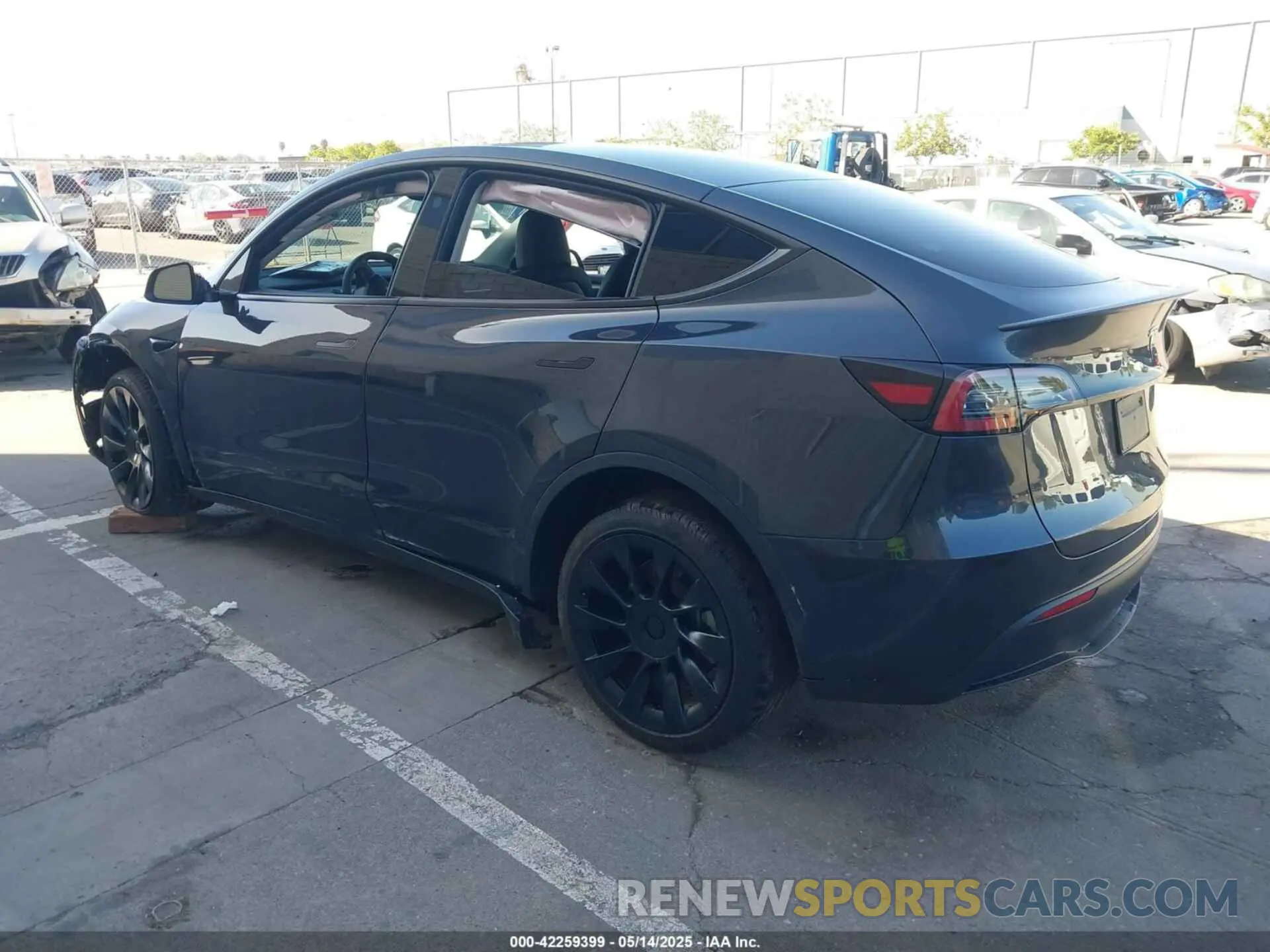 3 fotografías del automóvil dañado 7SAYGDEE2RF005762 TESLA MODEL Y 2024