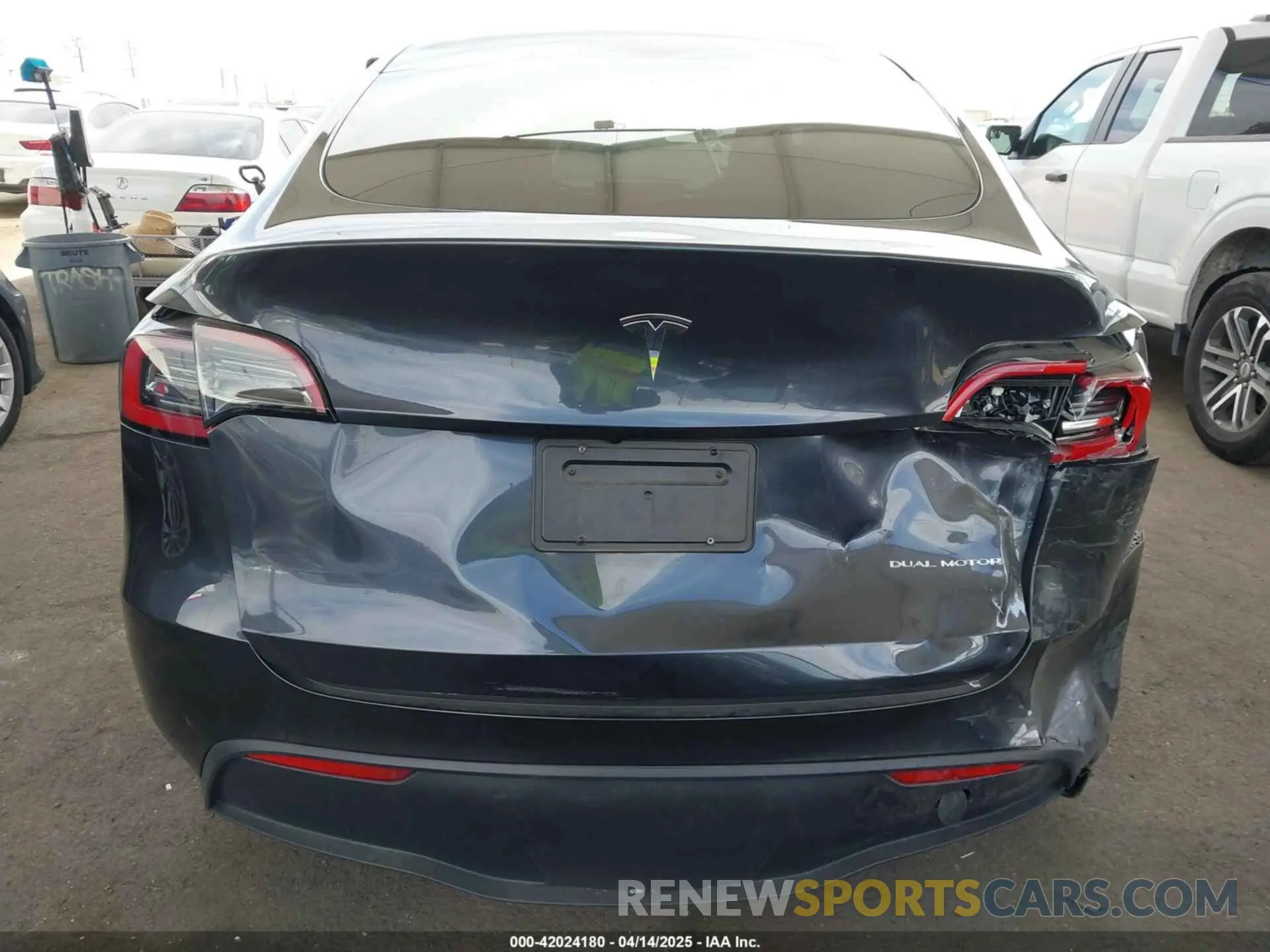 16 fotografías del automóvil dañado 7SAYGDEE2RF069588 TESLA MODEL Y 2024
