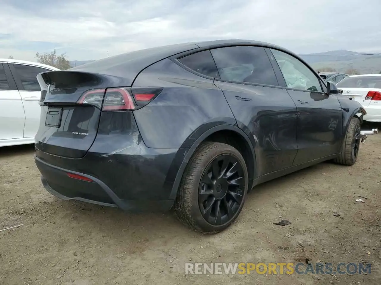 3 fotografías del automóvil dañado 7SAYGDEE2RF124380 TESLA MODEL Y 2024