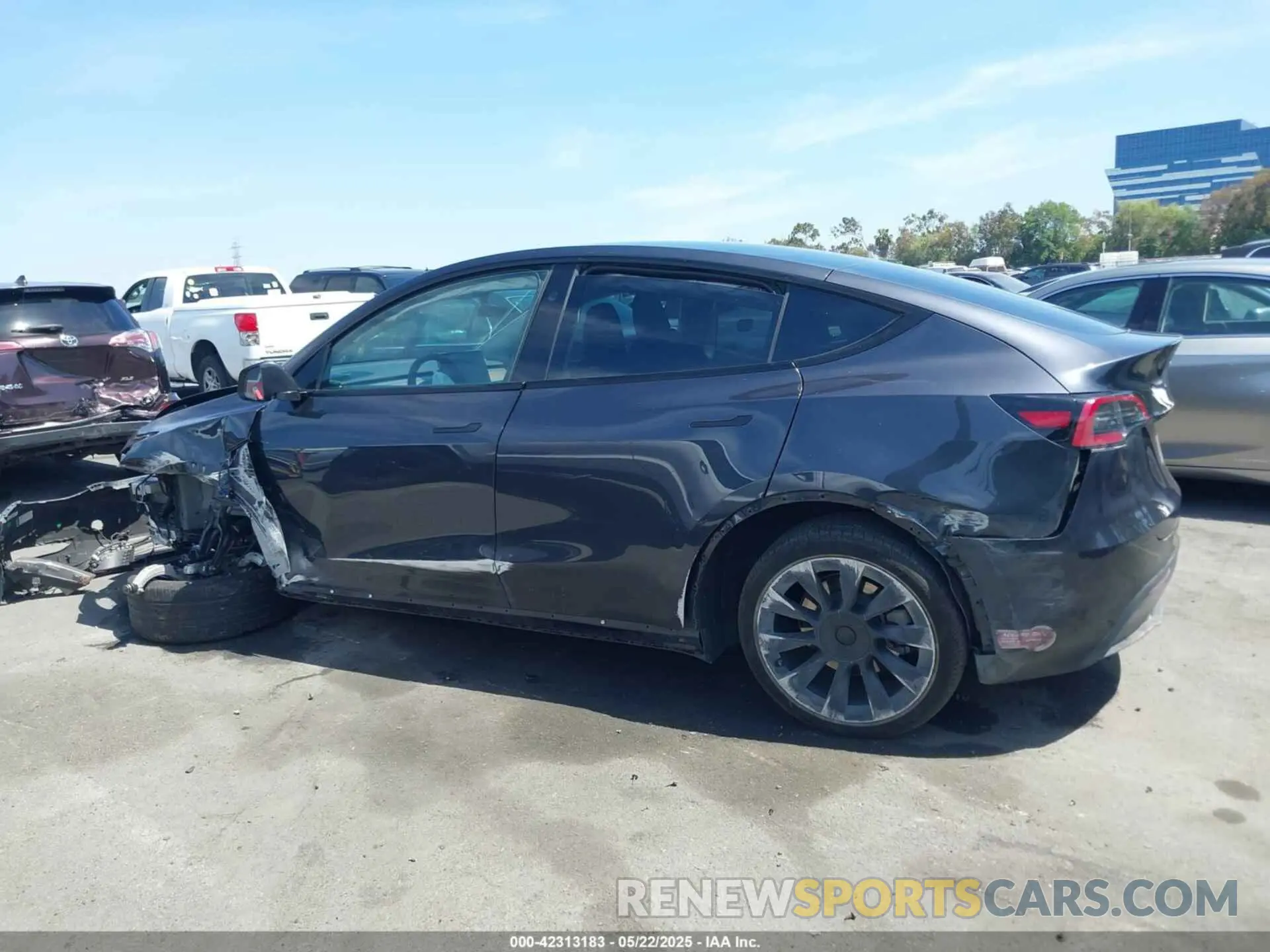 14 fotografías del automóvil dañado 7SAYGDEE2RF165012 TESLA MODEL Y 2024
