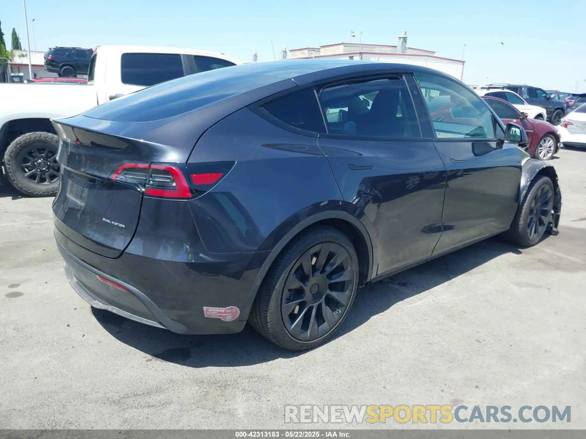 4 fotografías del automóvil dañado 7SAYGDEE2RF165012 TESLA MODEL Y 2024