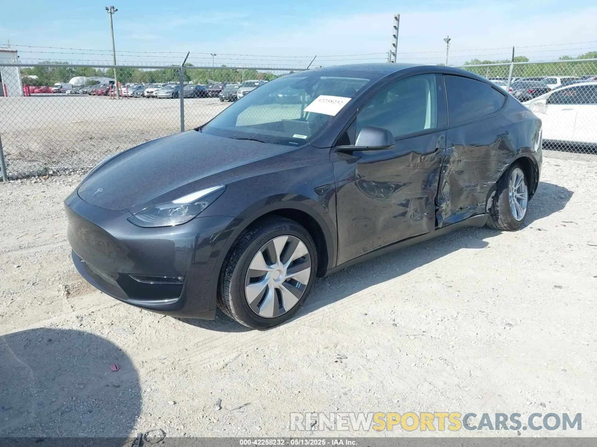 2 fotografías del automóvil dañado 7SAYGDEE2RF992489 TESLA MODEL Y 2024