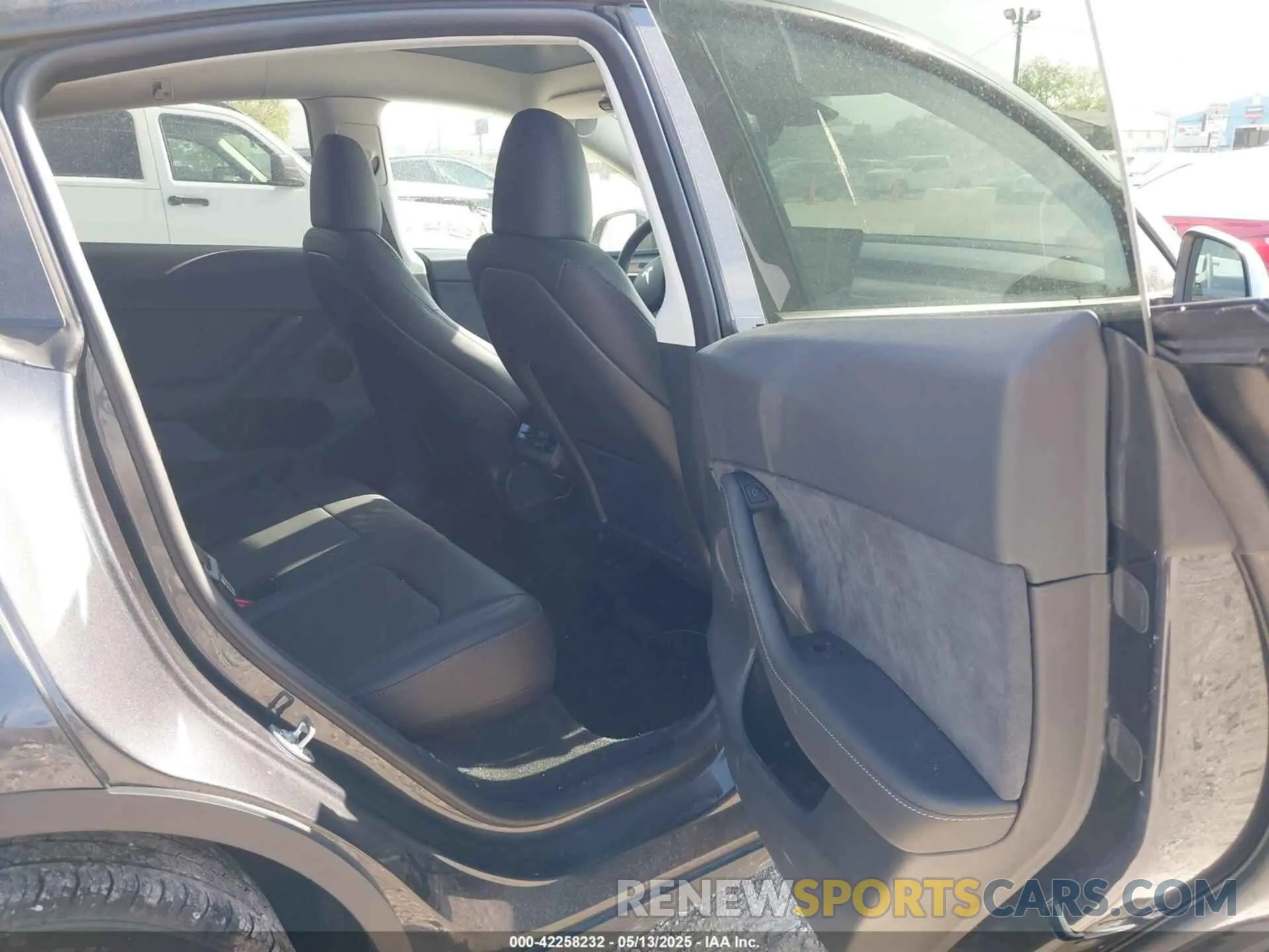 8 fotografías del automóvil dañado 7SAYGDEE2RF992489 TESLA MODEL Y 2024