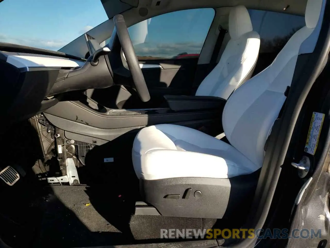 7 fotografías del automóvil dañado 7SAYGDEE3RA239454 TESLA MODEL Y 2024